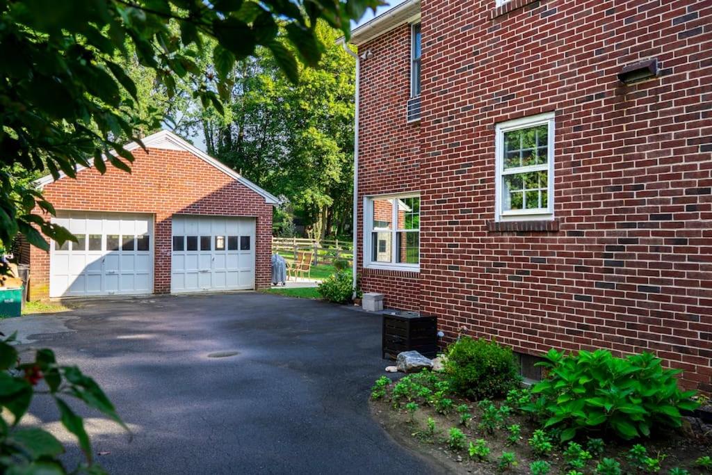 Beautiful fully-furnished Colonial in Millersville