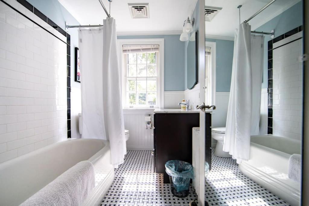 Beautiful fully-furnished Colonial in Millersville