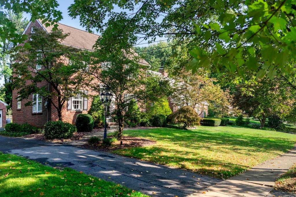 Beautiful fully-furnished Colonial in Millersville