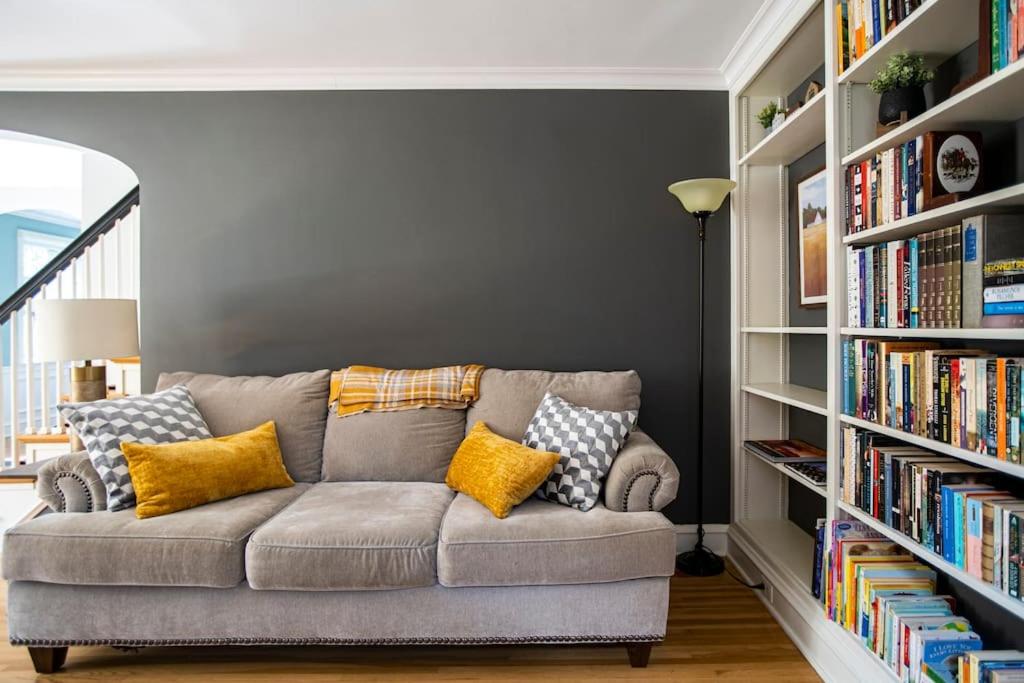 Beautiful fully-furnished Colonial in Millersville