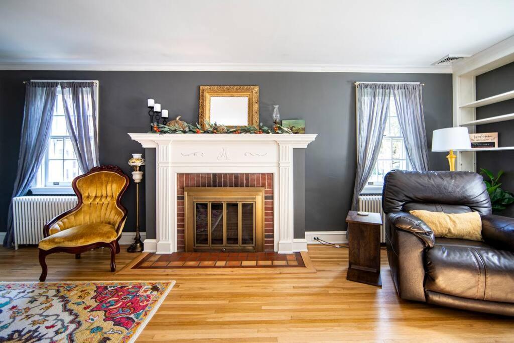 Beautiful fully-furnished Colonial in Millersville