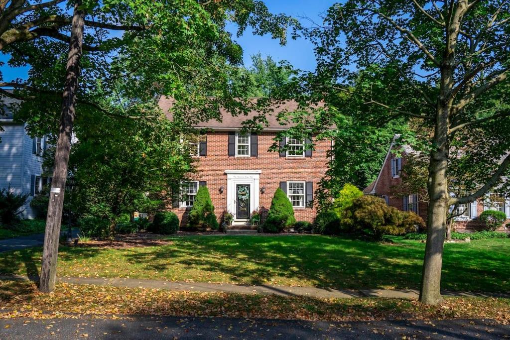 Beautiful fully-furnished Colonial in Millersville