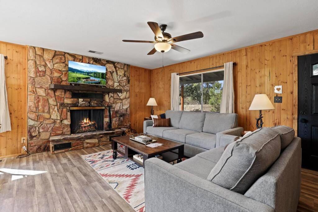 Payson Vacations - Newly Remodeled Pet Friendly Strawberry Cabin - Property Image 1
