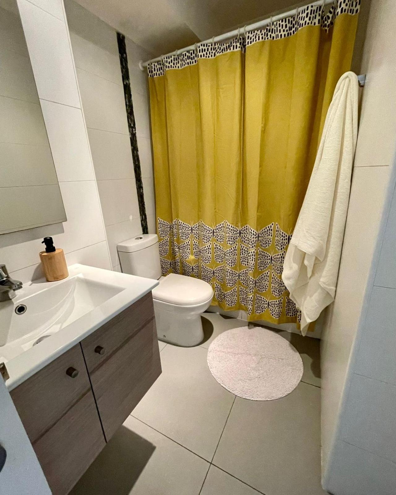 Departamento boutique en entorno nativo.