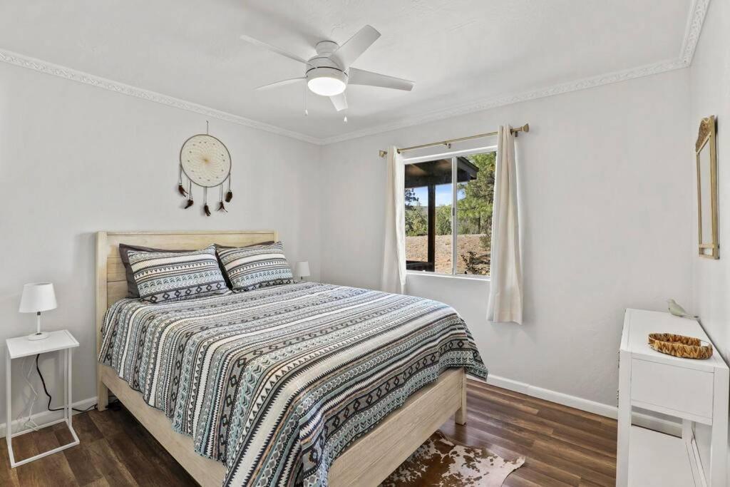 Payson Vacations - Newly Remodeled Pet Friendly Strawberry Cabin - Property Image 2