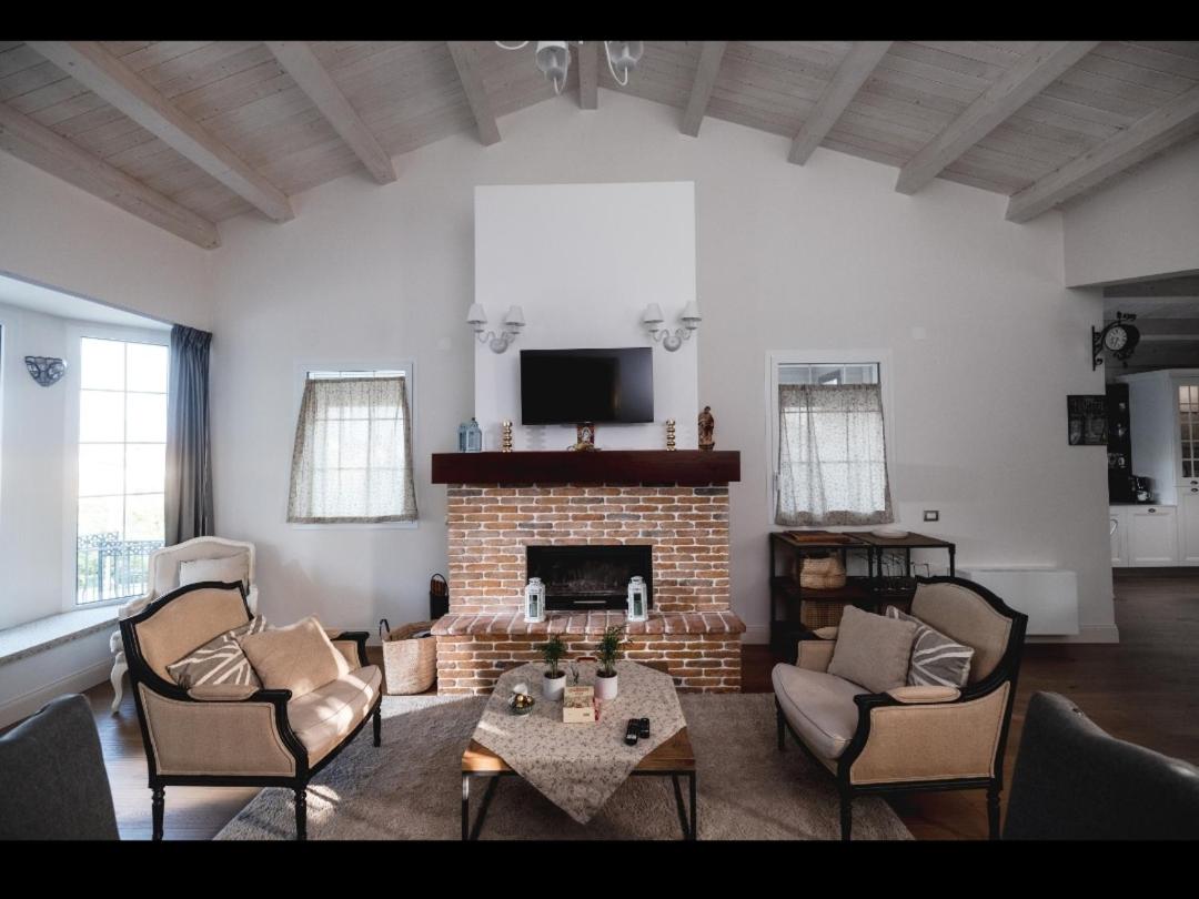 Villa Platani Luxury Suite view 5