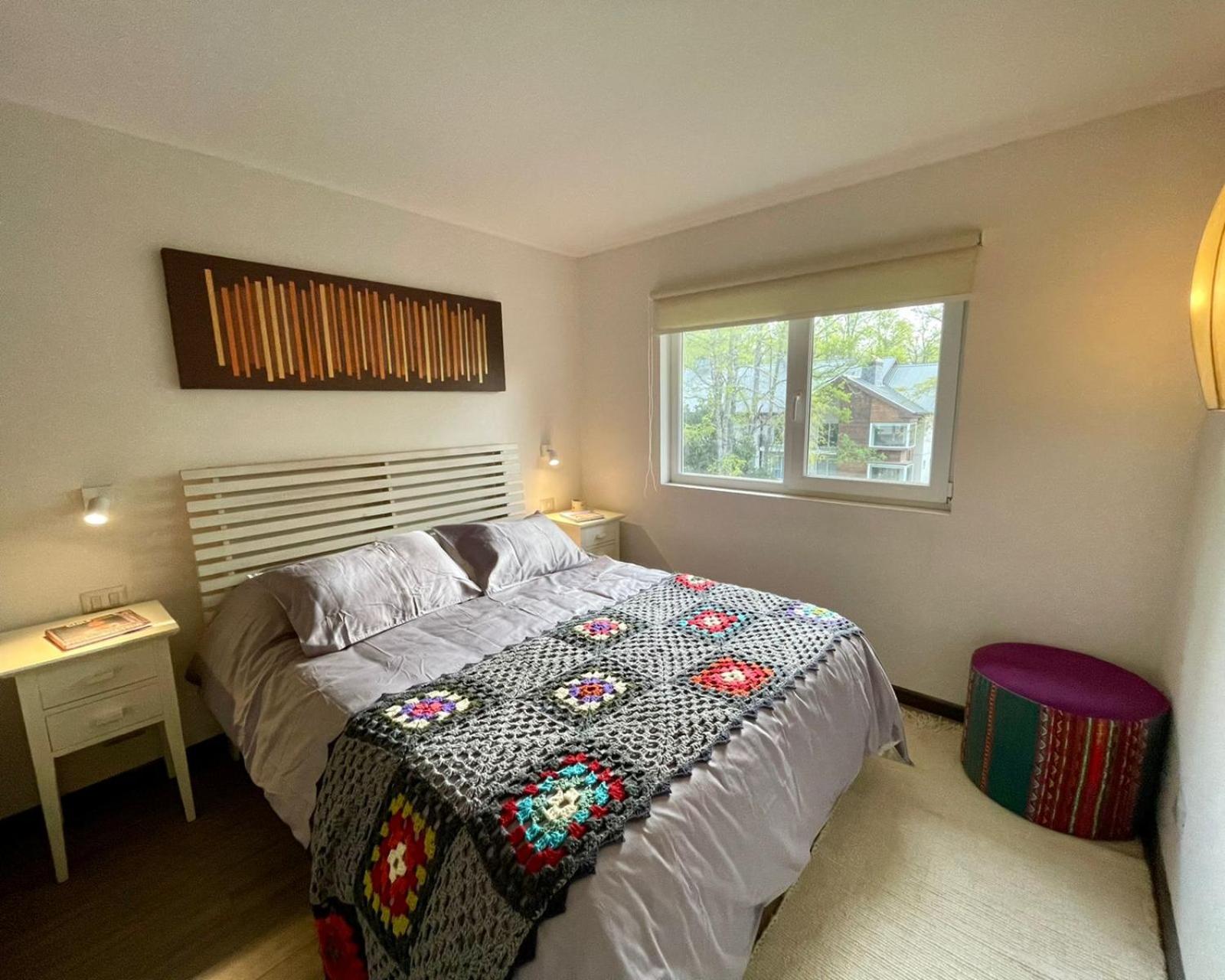 Departamento boutique en entorno nativo.