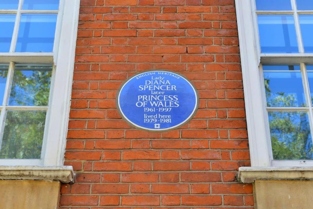 Charming Home with Private Balcony, on 1st floor, with 2 Bathrooms, 3 min walk to Earl's Court Station