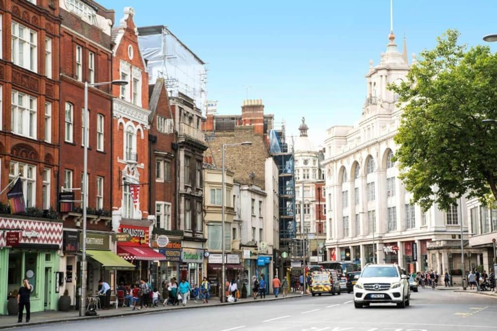 Charming Home with Private Balcony, on 1st floor, with 2 Bathrooms, 3 min walk to Earl's Court Station