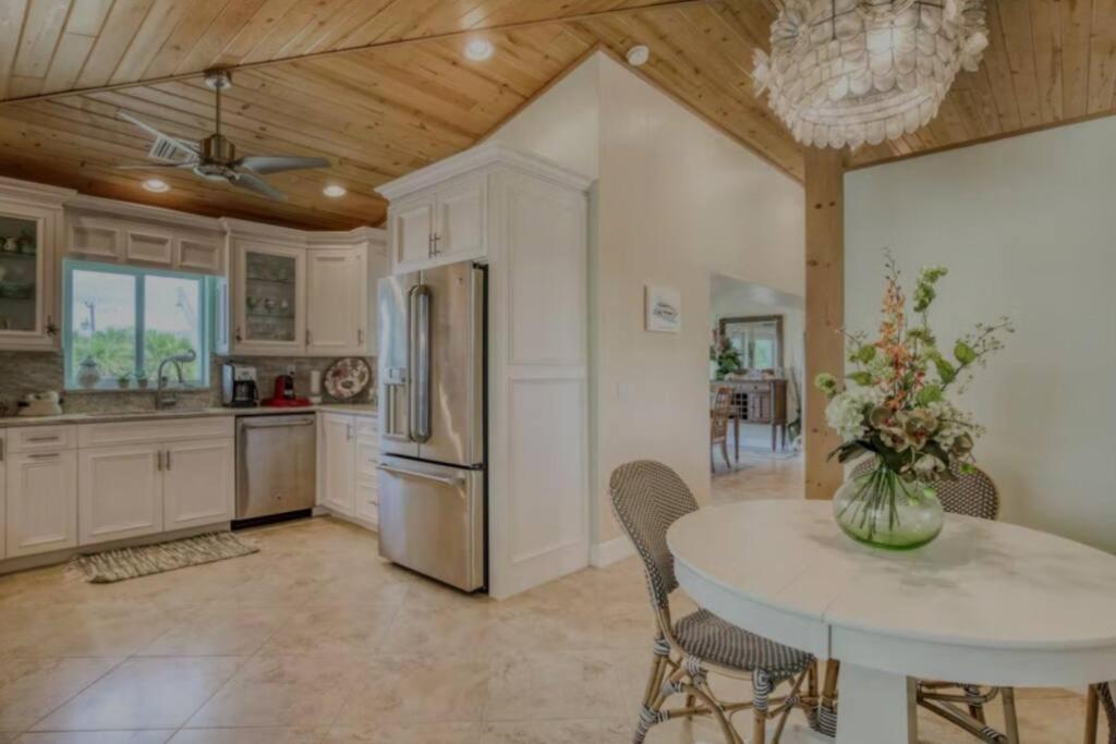 Salty Slumber Relaxing 2 bedroom 2 bath Get Away in the Lower Keys