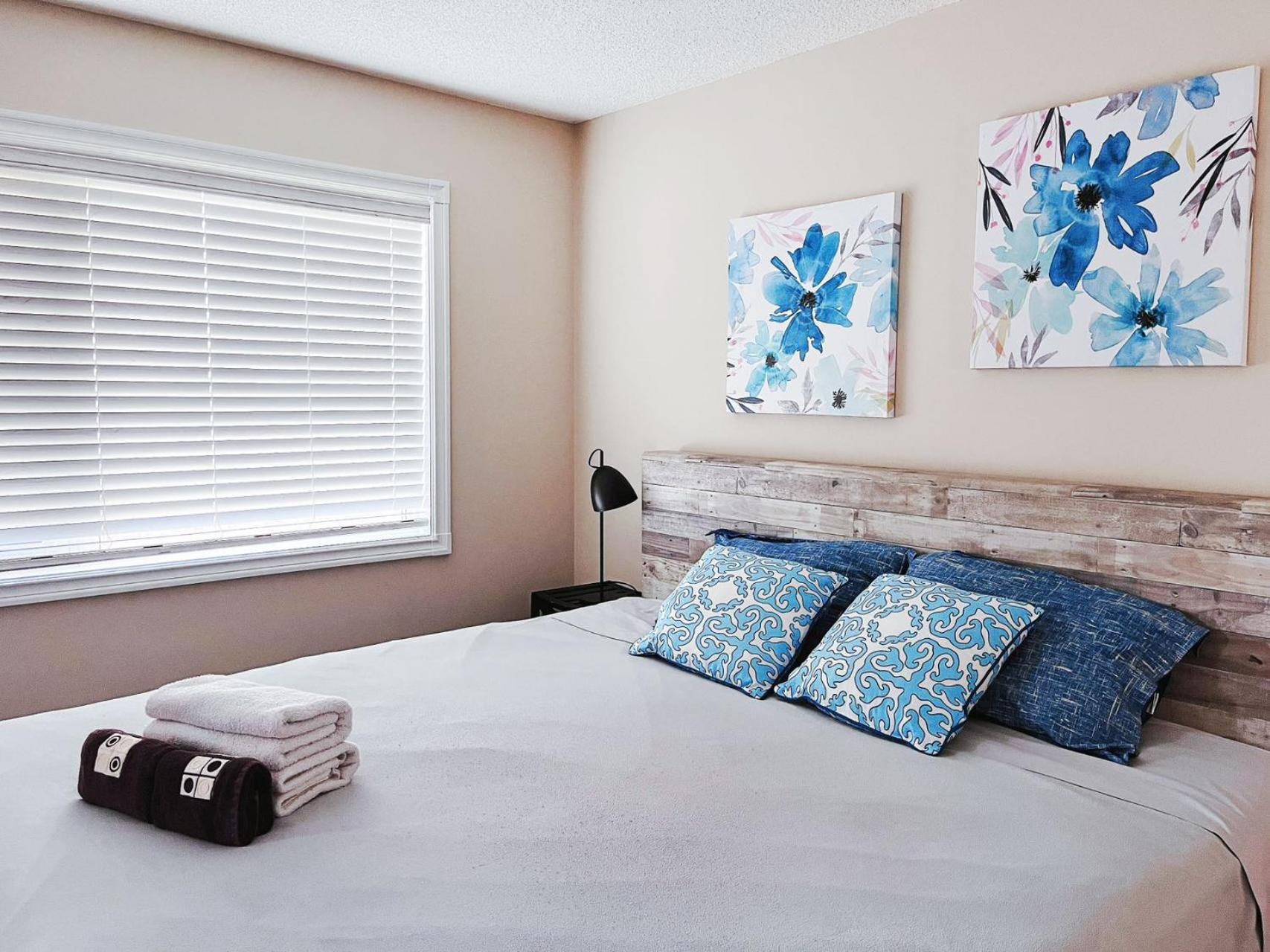 Banff -Calgary Garden &3 mins Bus station Close C-Train&Free Parking