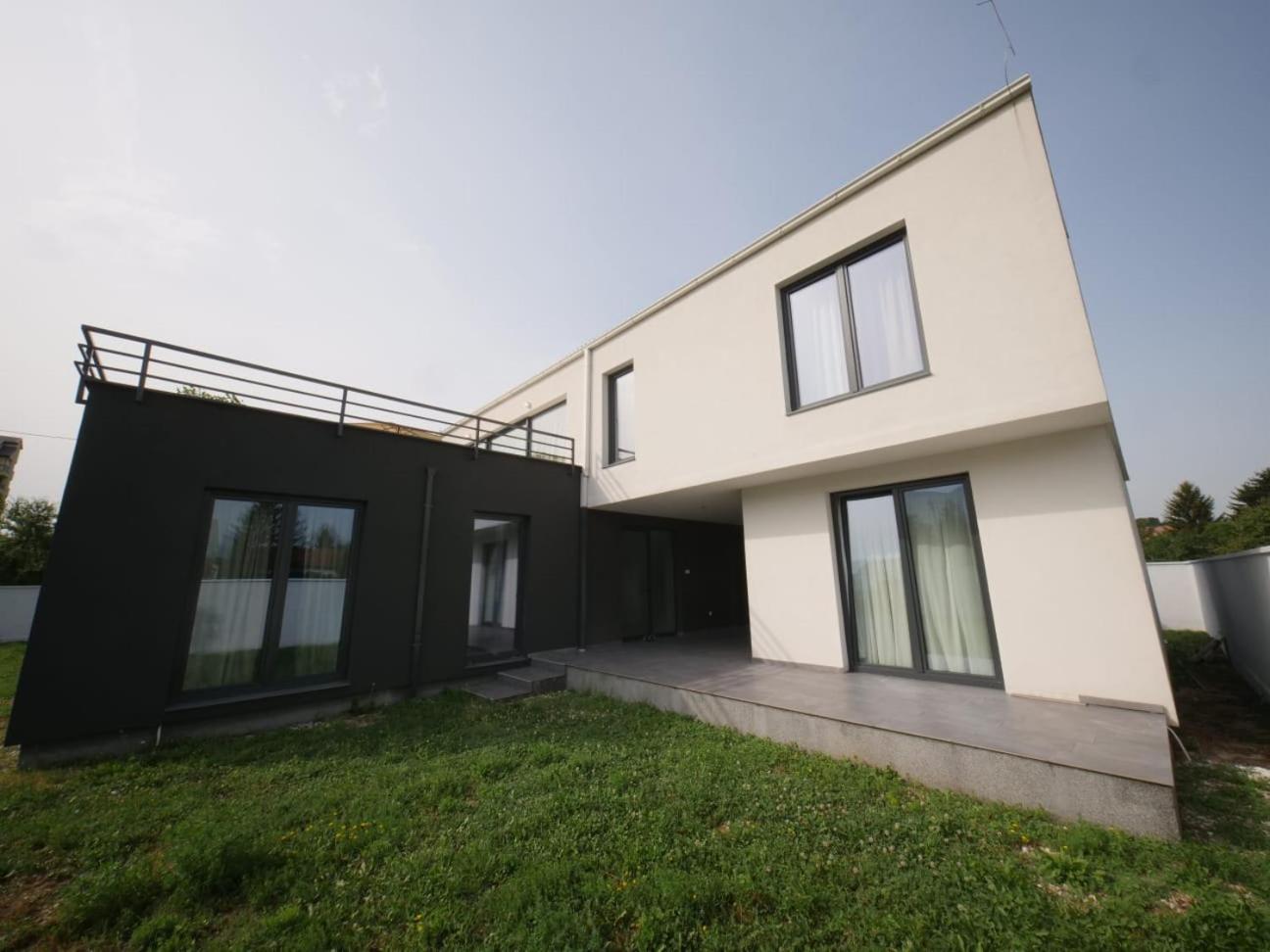 Villa AURORA