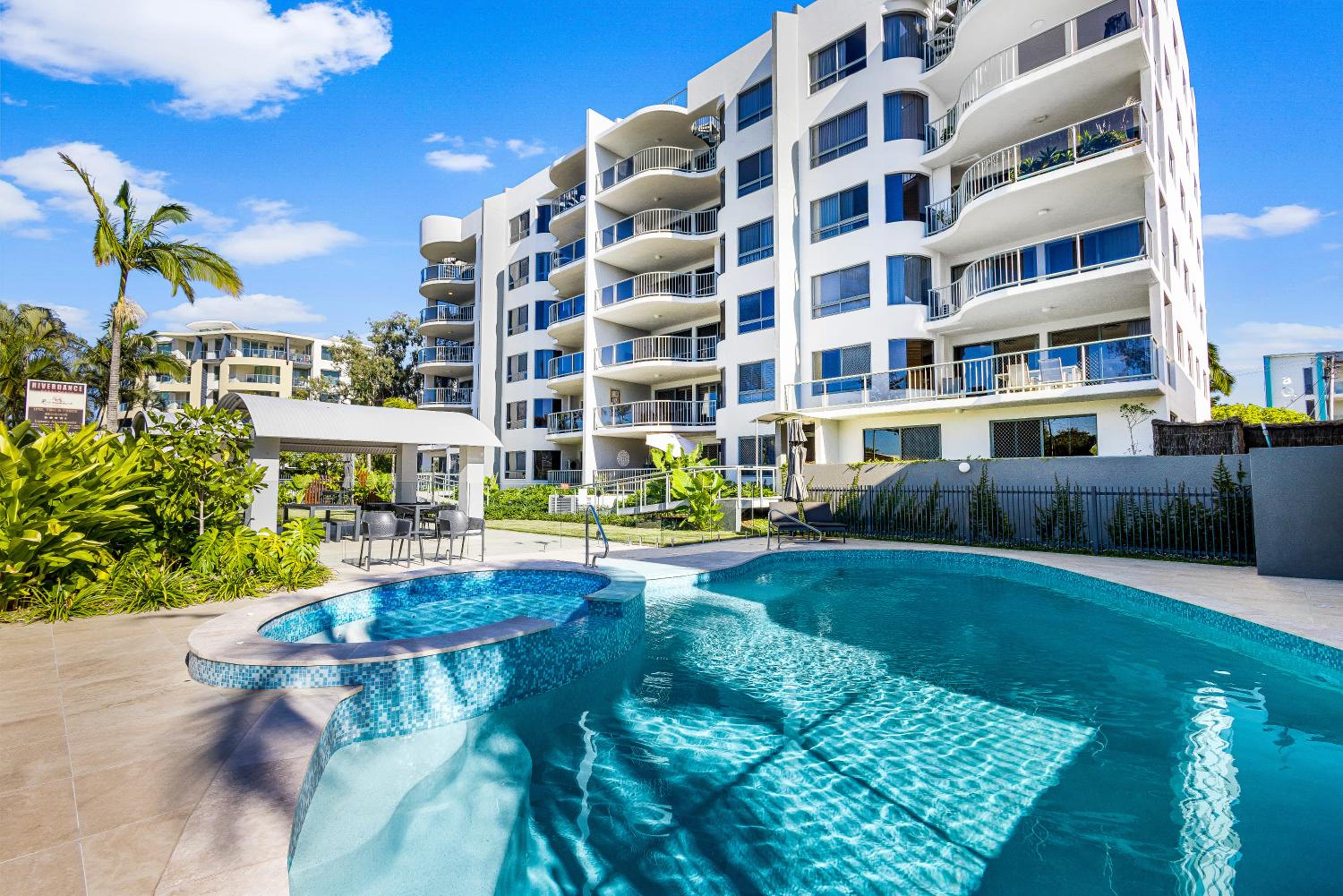Salty Kisses @ Riverdance - 3 bedroom apartment