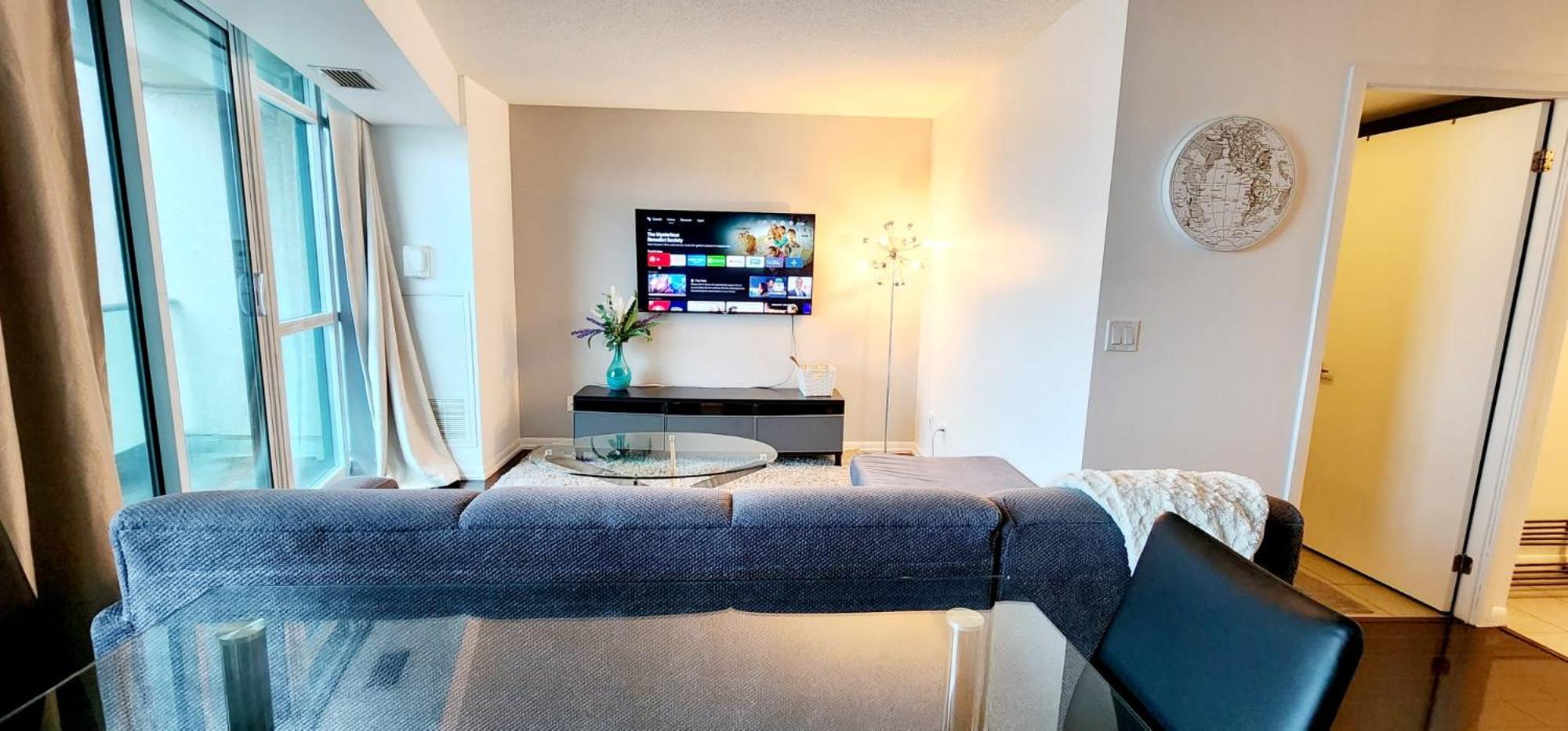 Lakefront living Downtown Toronto - Free Parking, Gym, Indoor Pool
