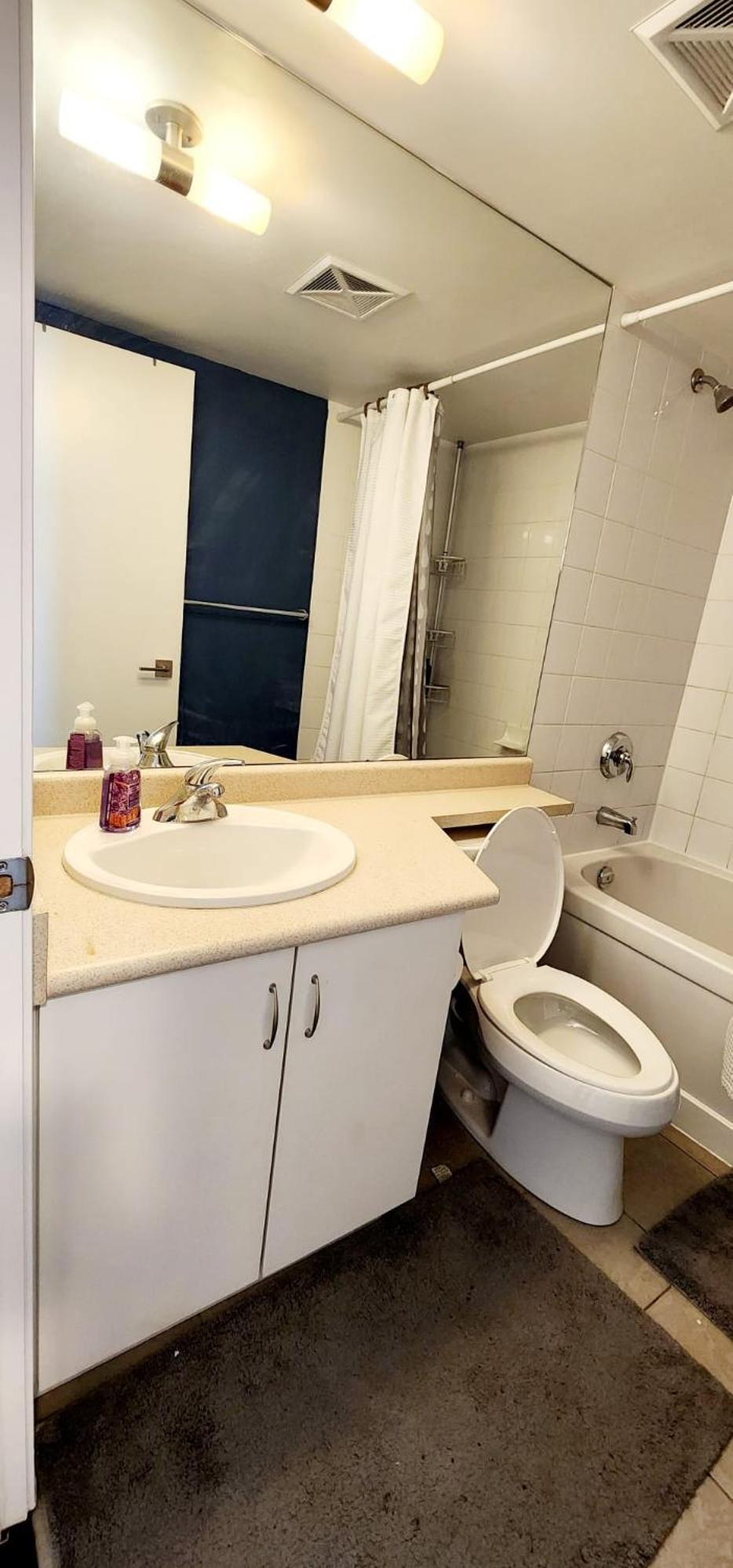 Lakefront living Downtown Toronto - Free Parking, Gym, Indoor Pool
