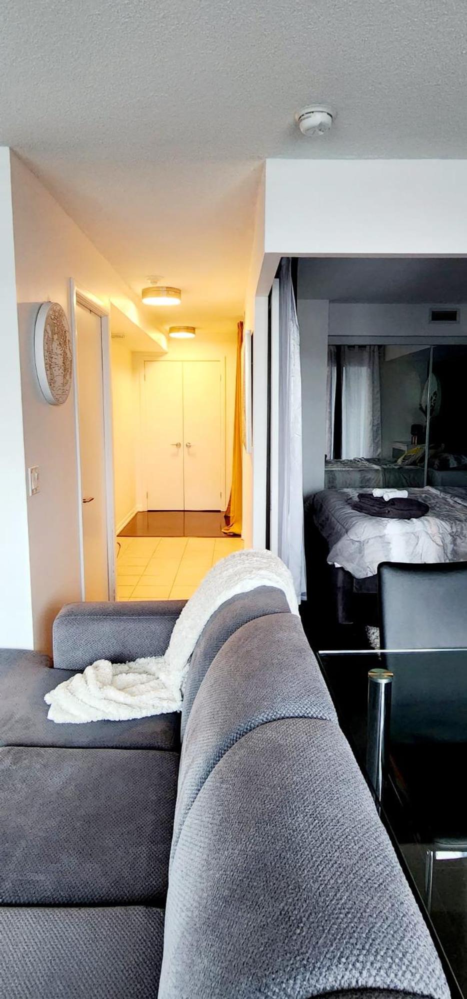 Lakefront living Downtown Toronto - Free Parking, Gym, Indoor Pool