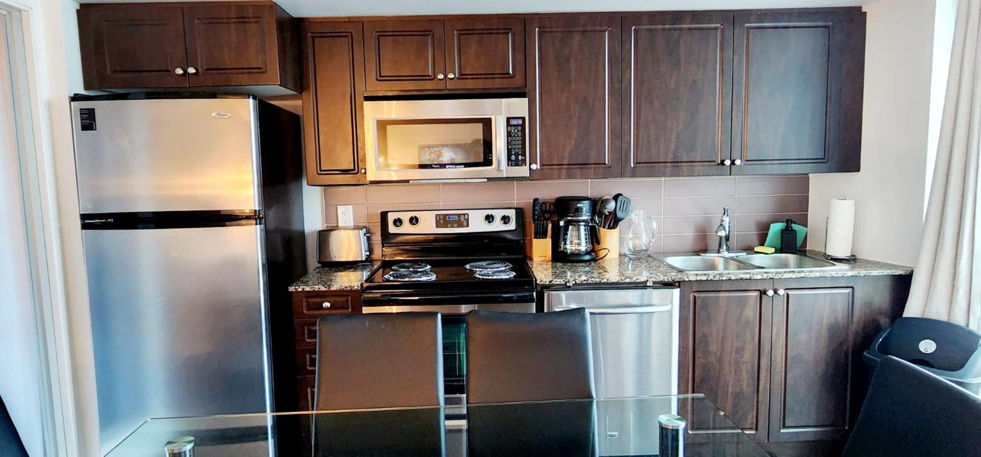 Lakefront living Downtown Toronto - Free Parking, Gym, Indoor Pool