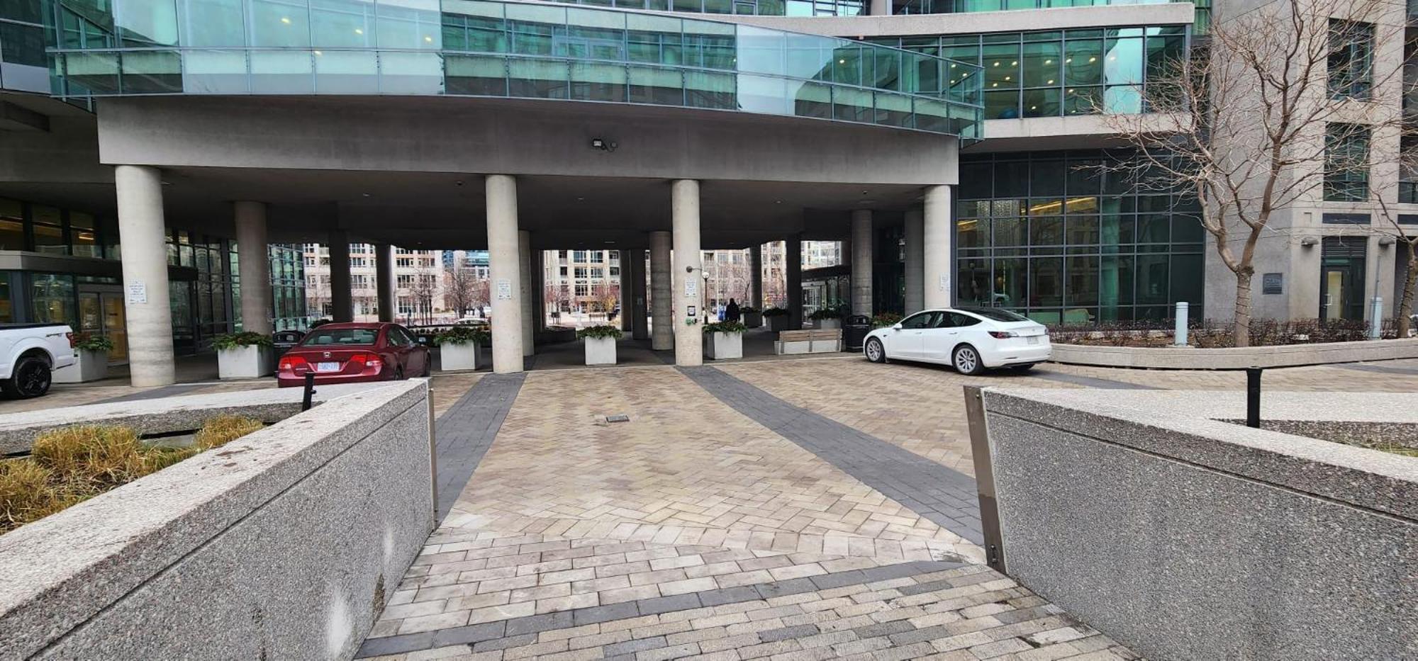 Lakefront living Downtown Toronto - Free Parking, Gym, Indoor Pool