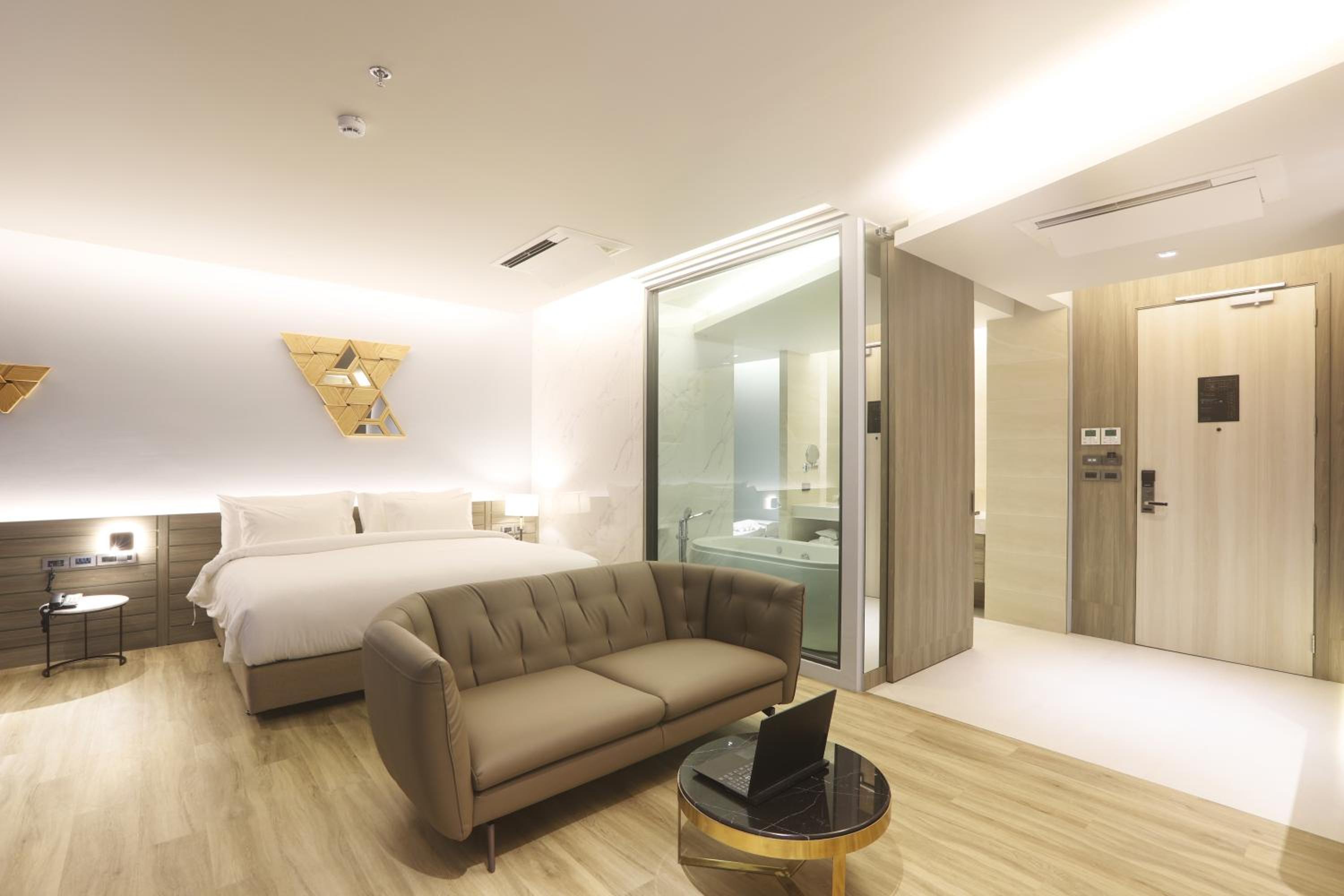 The Signature Hotel Airport 92