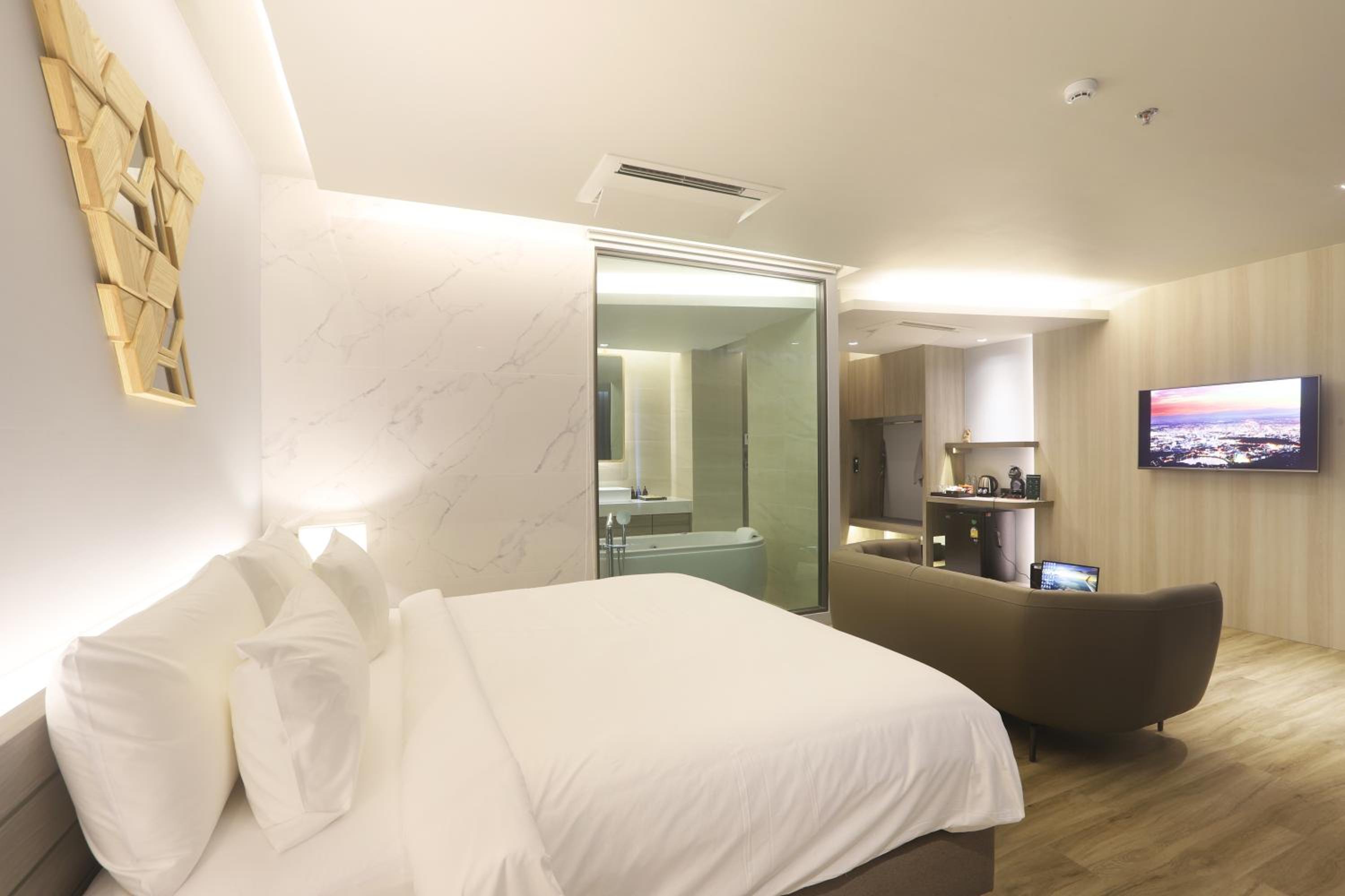 The Signature Hotel Airport 29