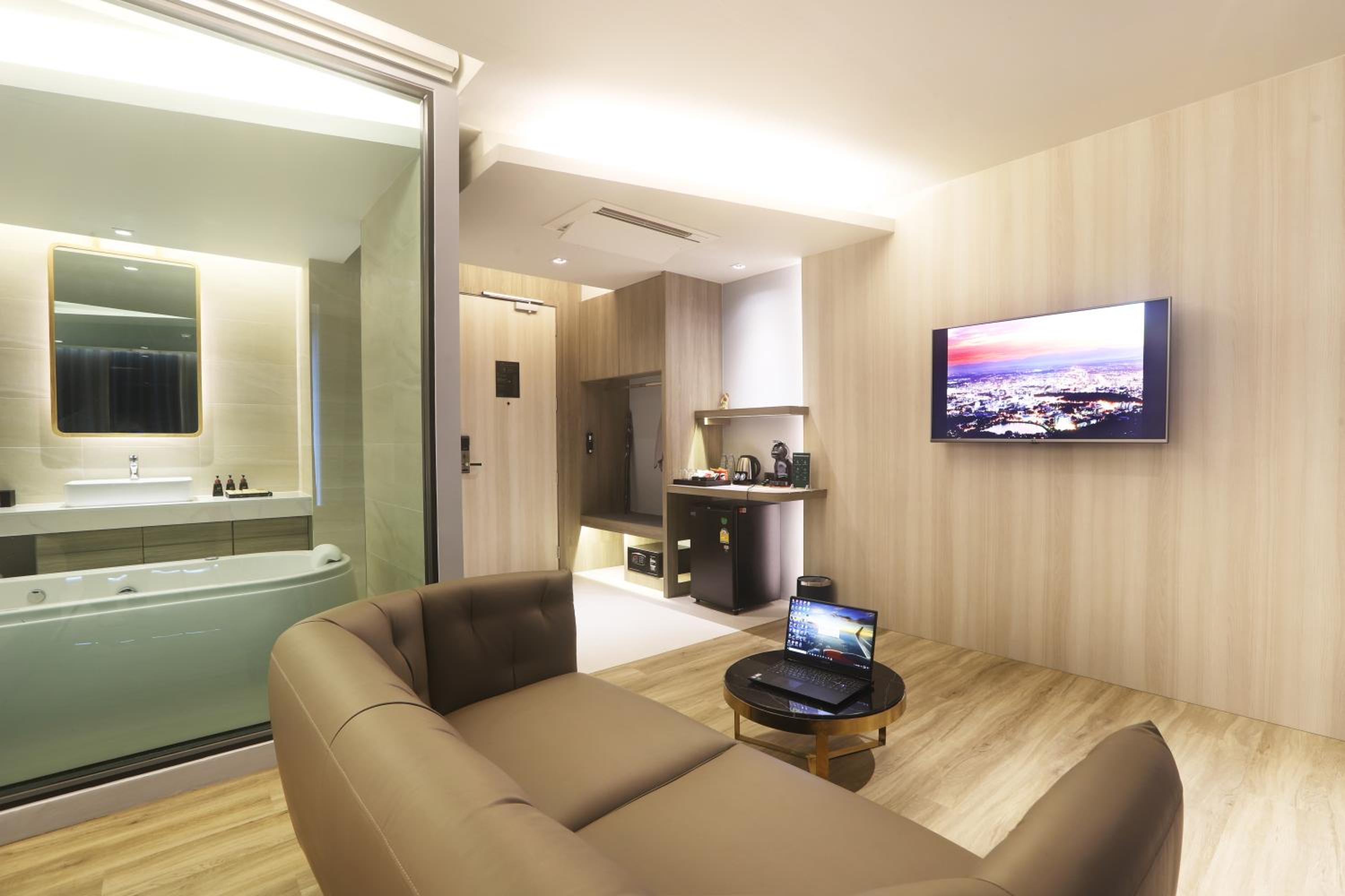 The Signature Hotel Airport 124