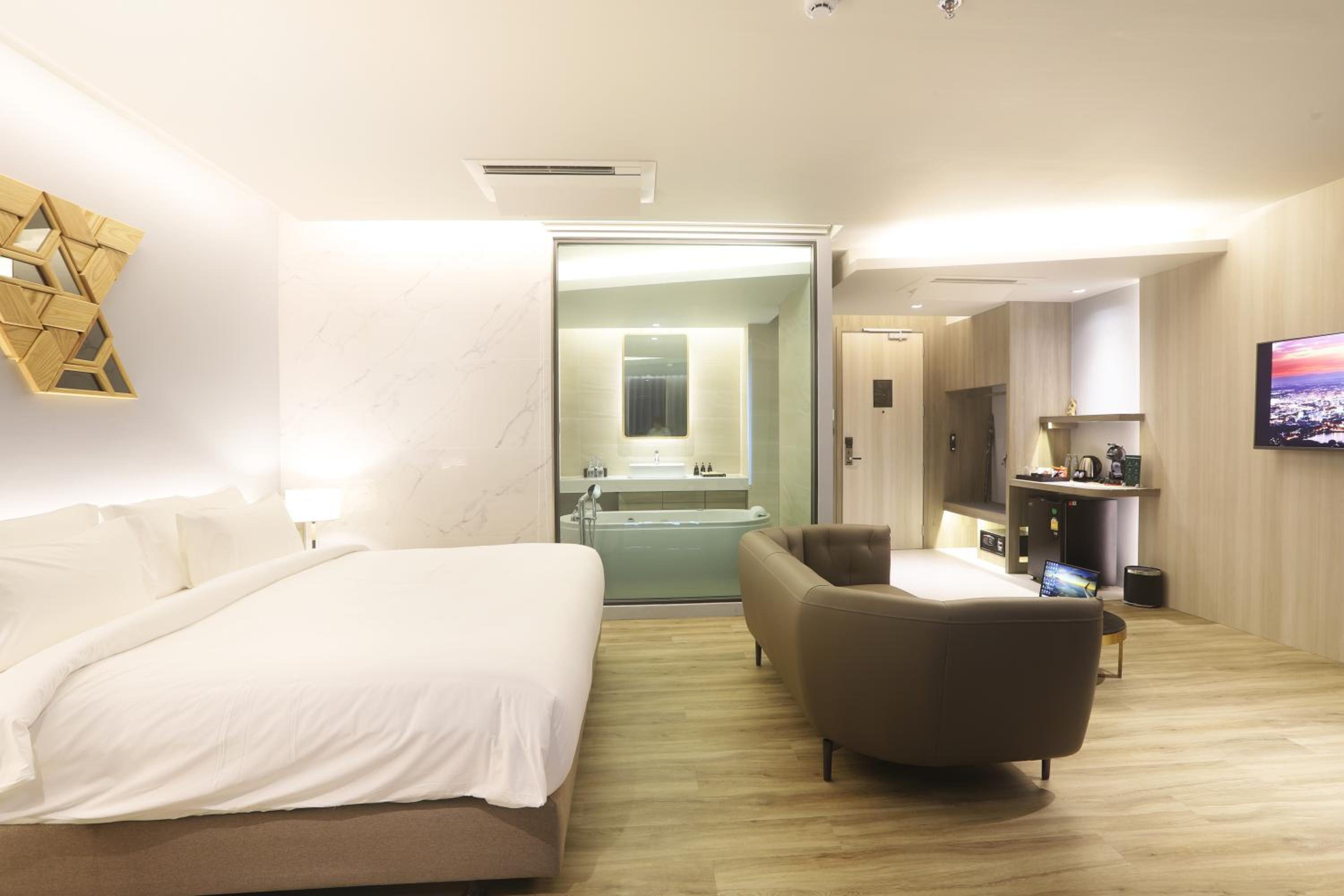 The Signature Hotel Airport 123