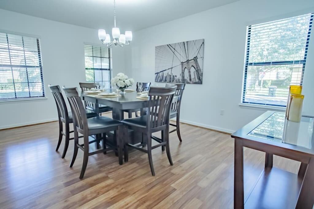 Cozy Villa w Private Pool Game room 1056 view 3