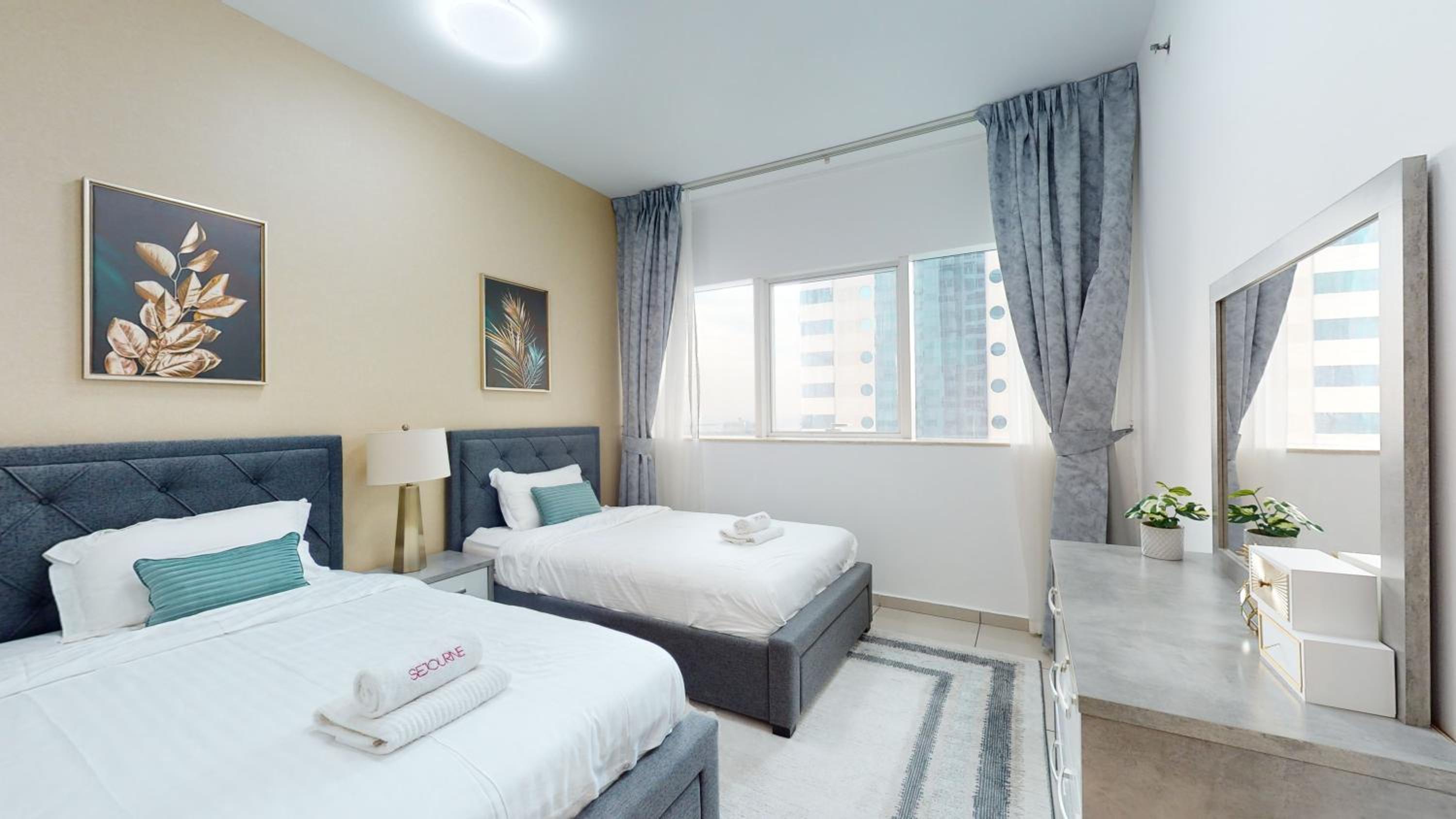 MP12 - Luxurious 2BR in Marina Pinnacle Tower