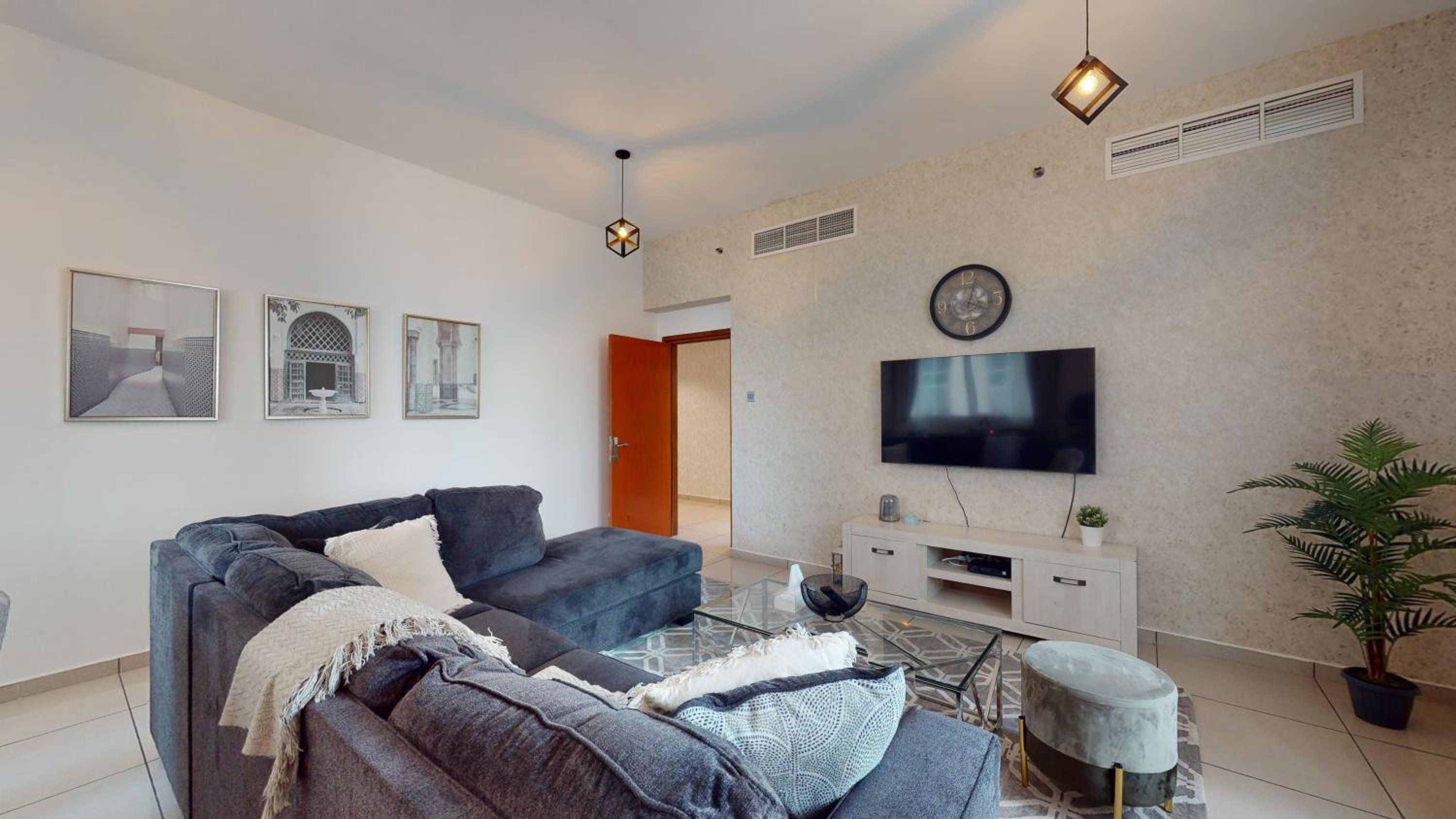 MP12 - Luxurious 2BR in Marina Pinnacle Tower