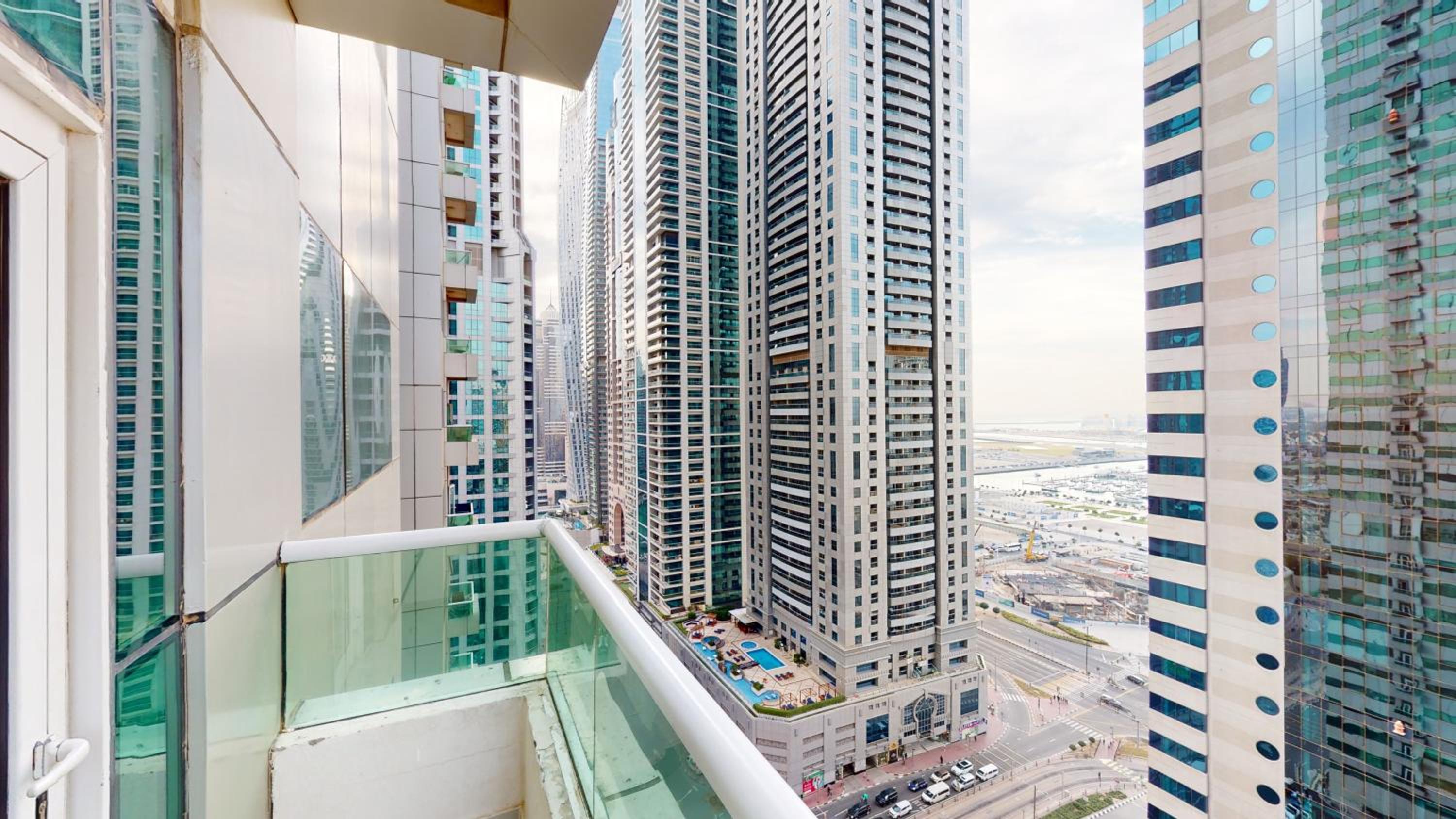 MP12 - Luxurious 2BR in Marina Pinnacle Tower