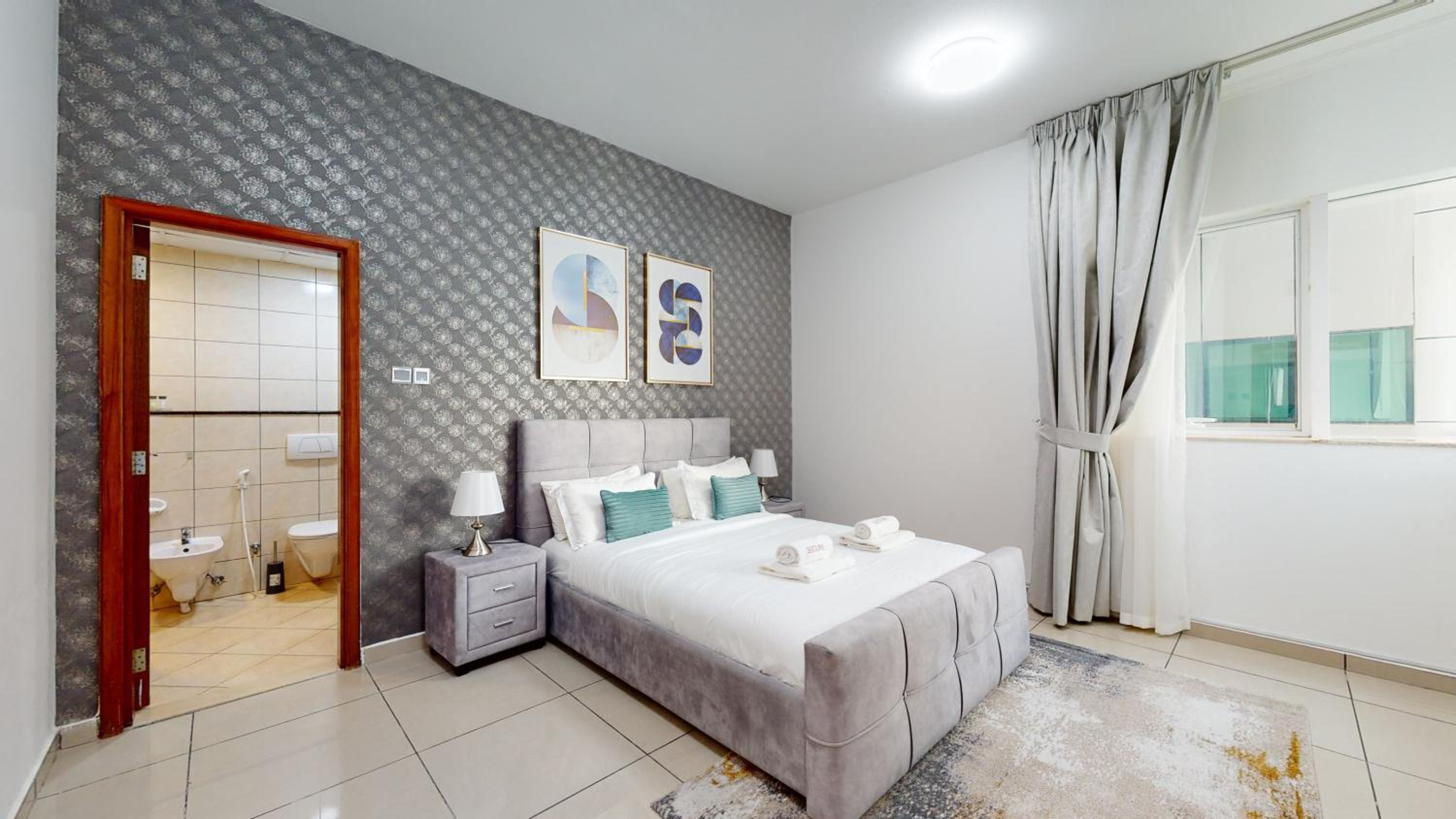 MP12 - Luxurious 2BR in Marina Pinnacle Tower
