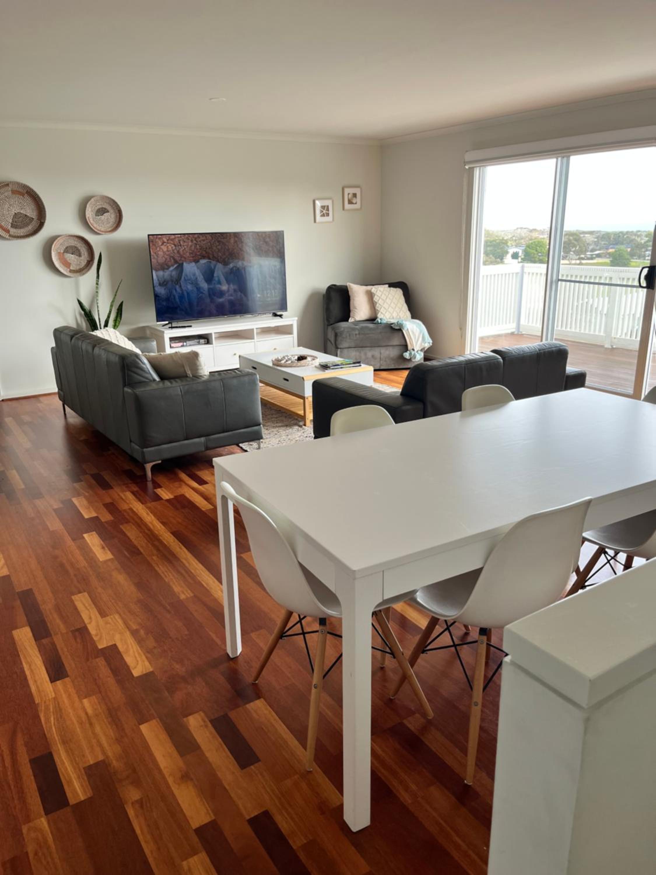 One Merino Panoramic Beach House Modern Sleeps 10