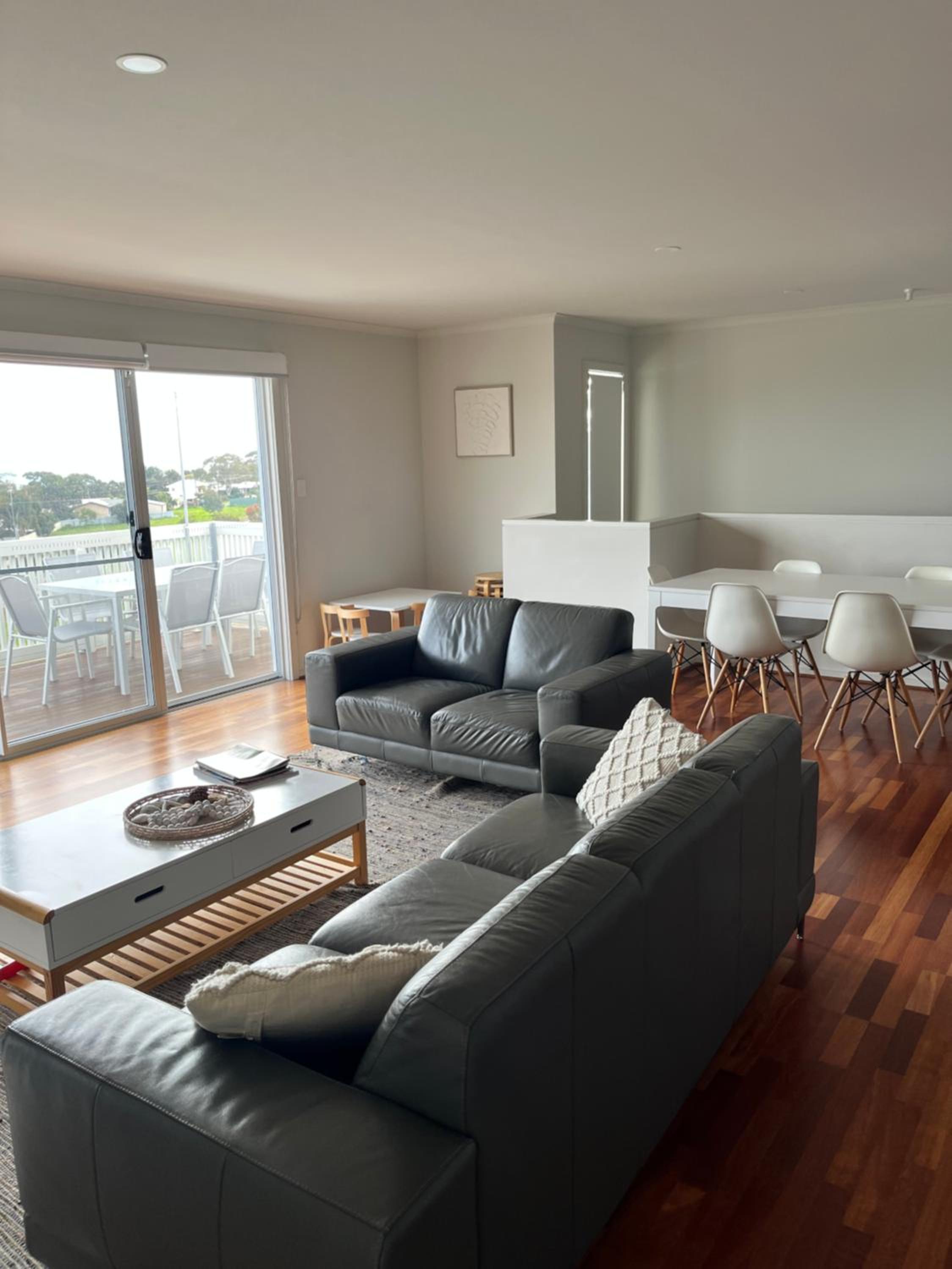 One Merino Panoramic Beach House Modern Sleeps 10