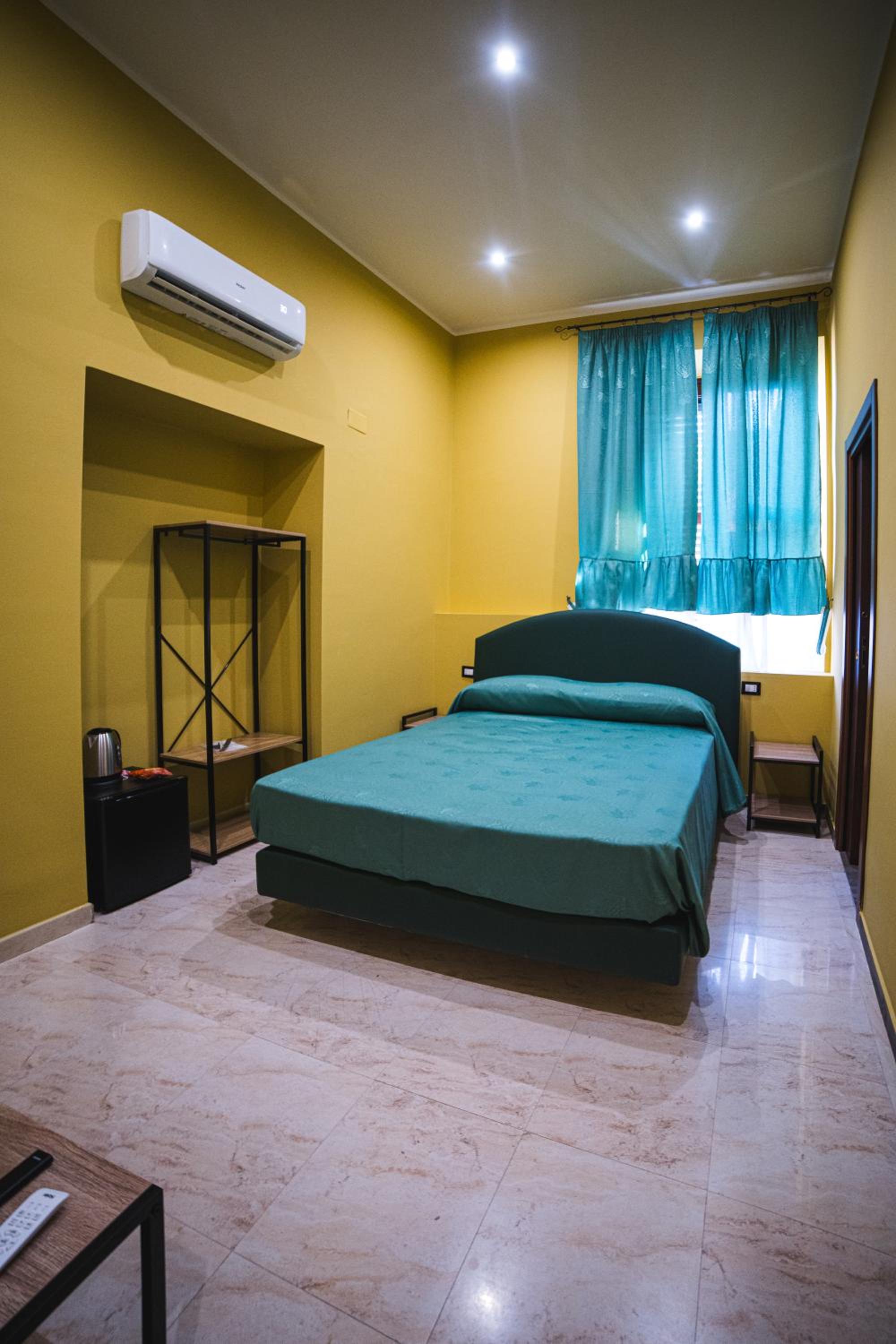 Foria 242 Rooms