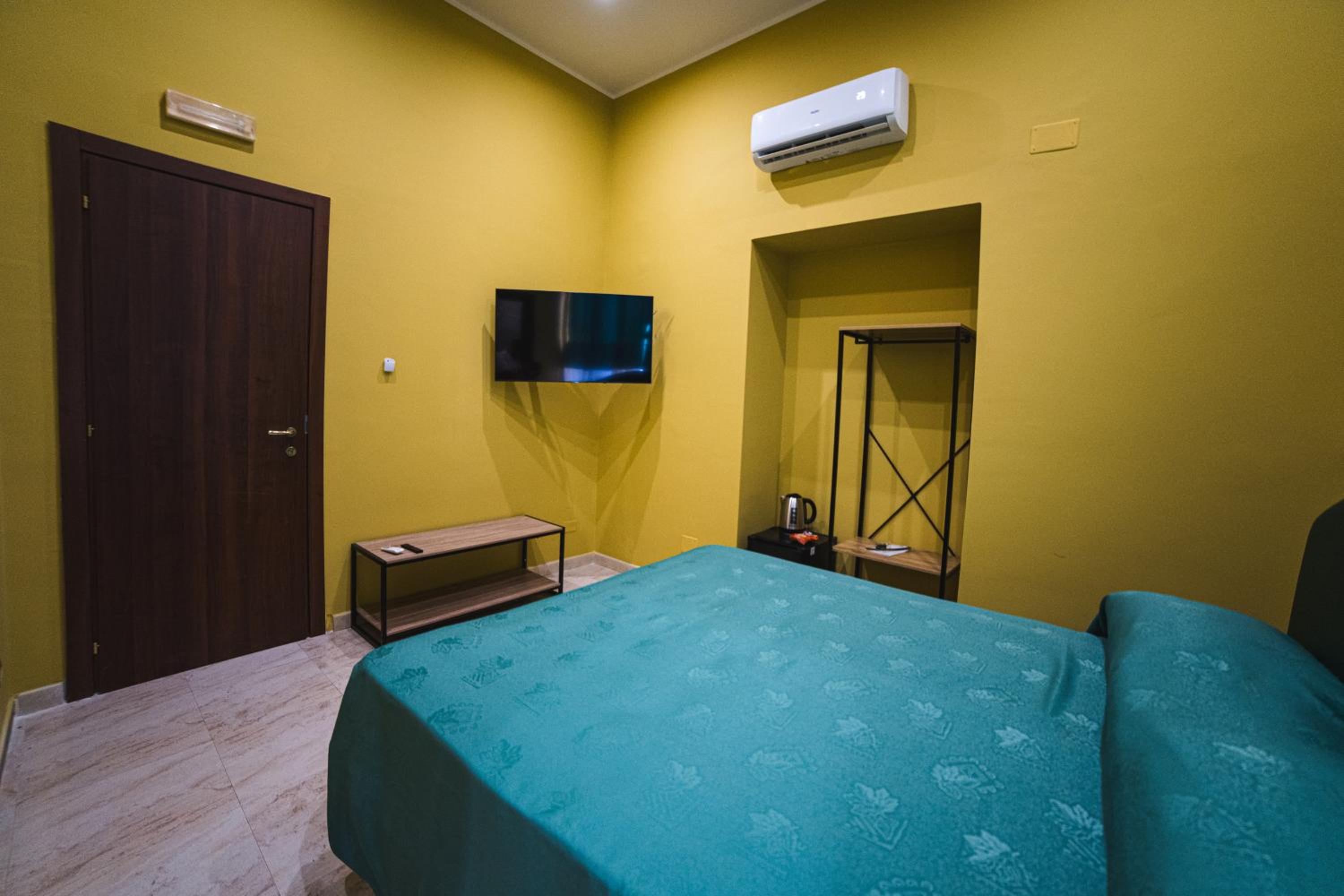 Foria 242 Rooms