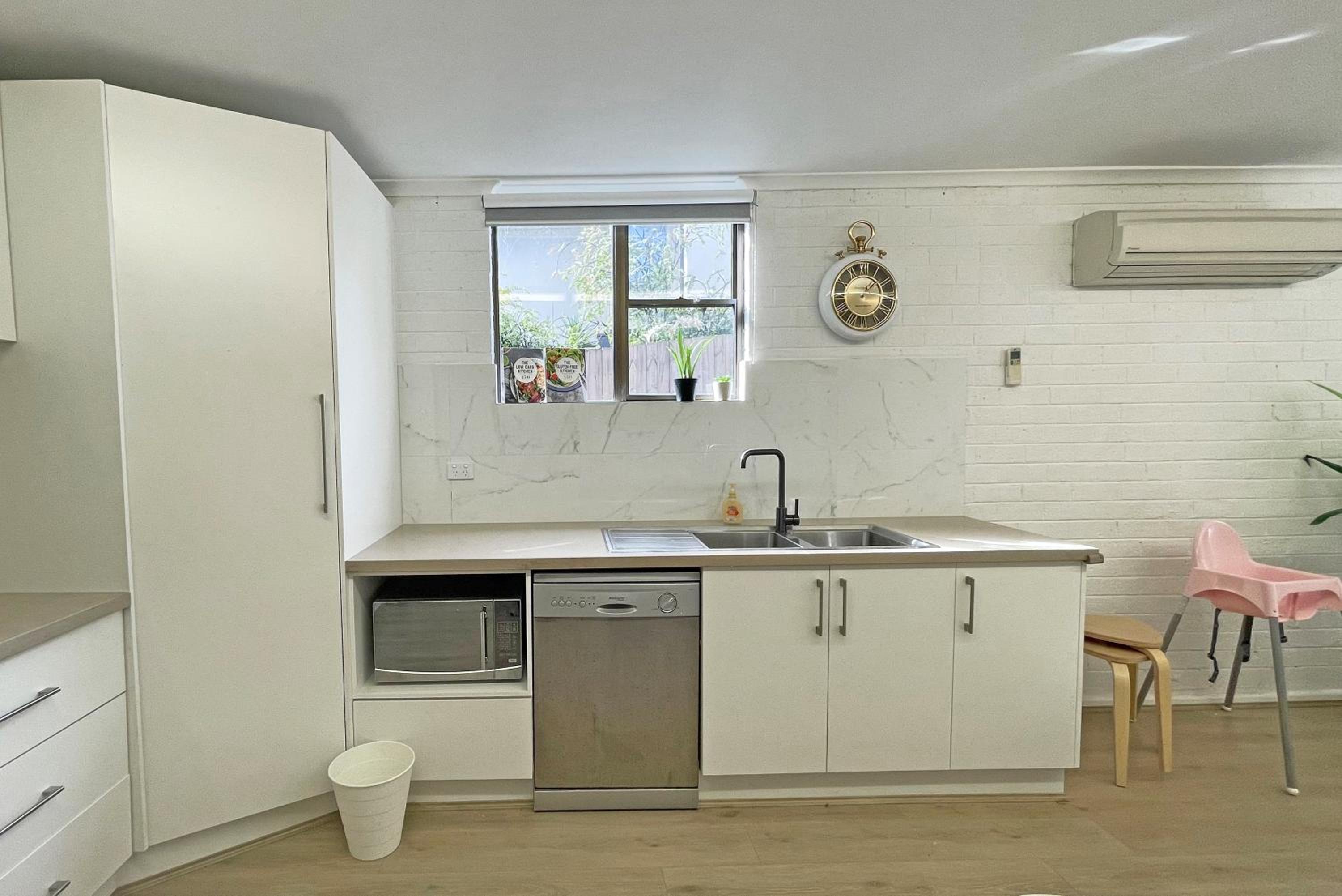 Pet Friendly Well-appointed 3BM Retreat Parking Netflix