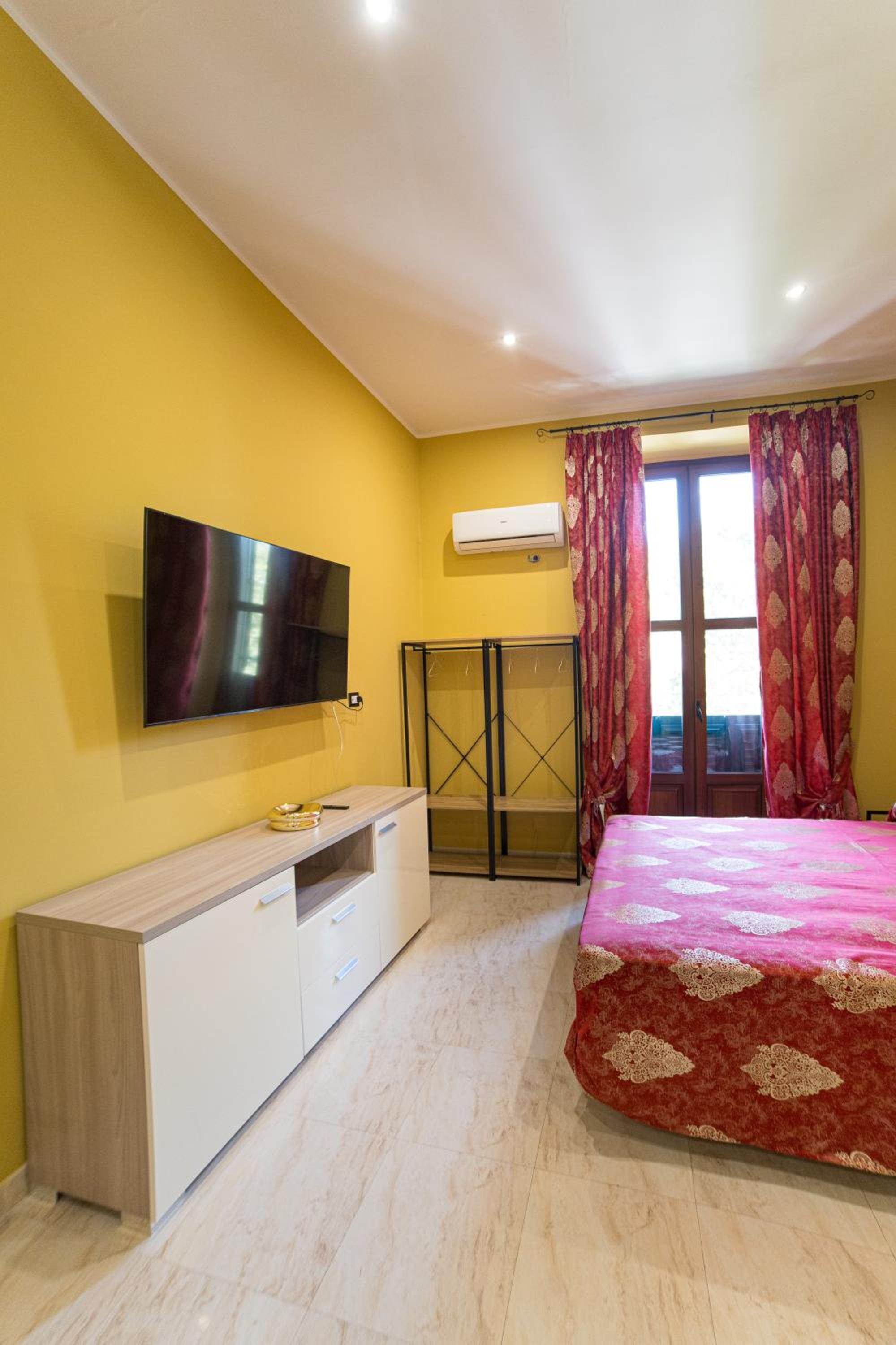 Foria 242 Rooms