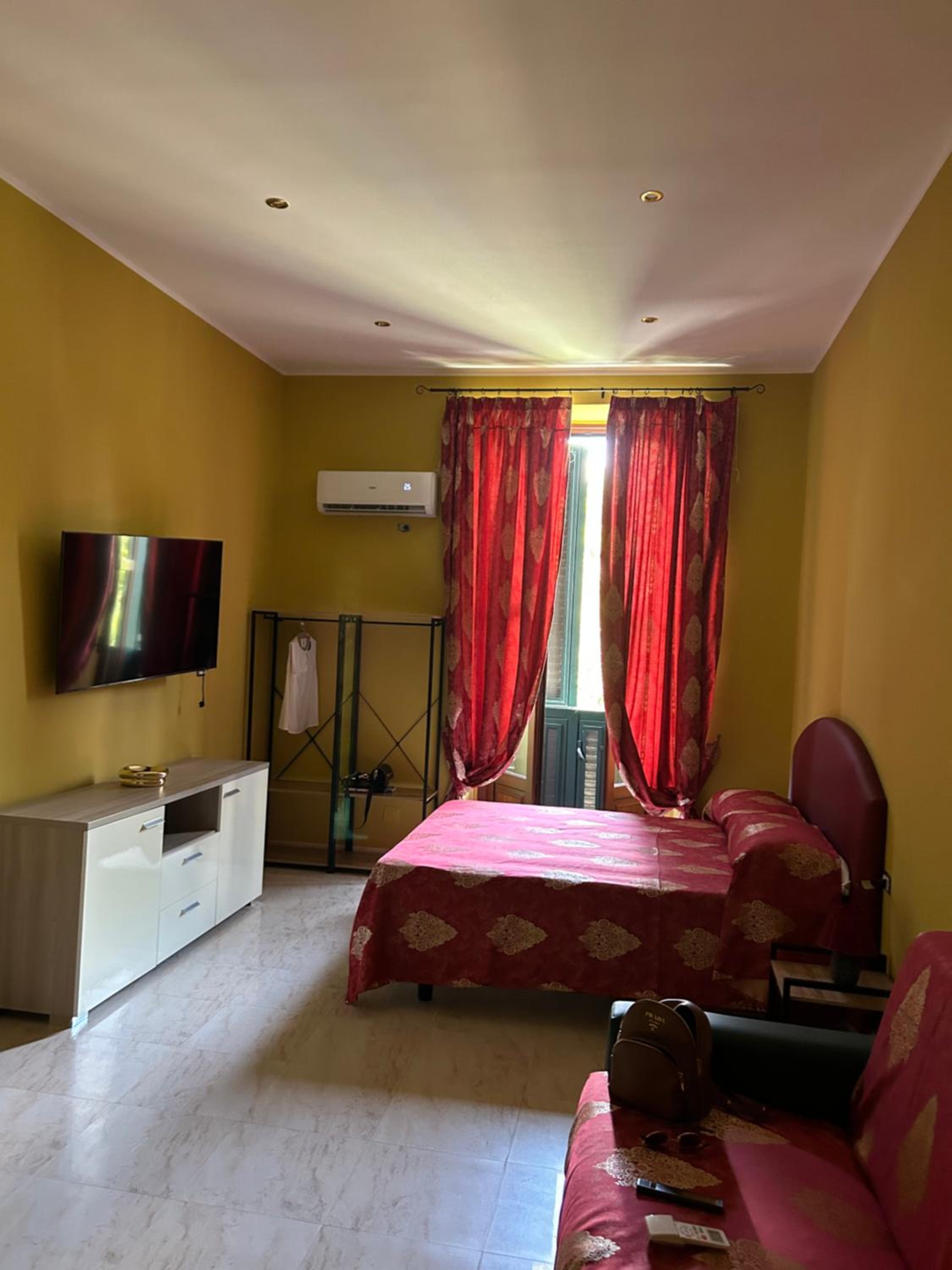 Foria 242 Rooms