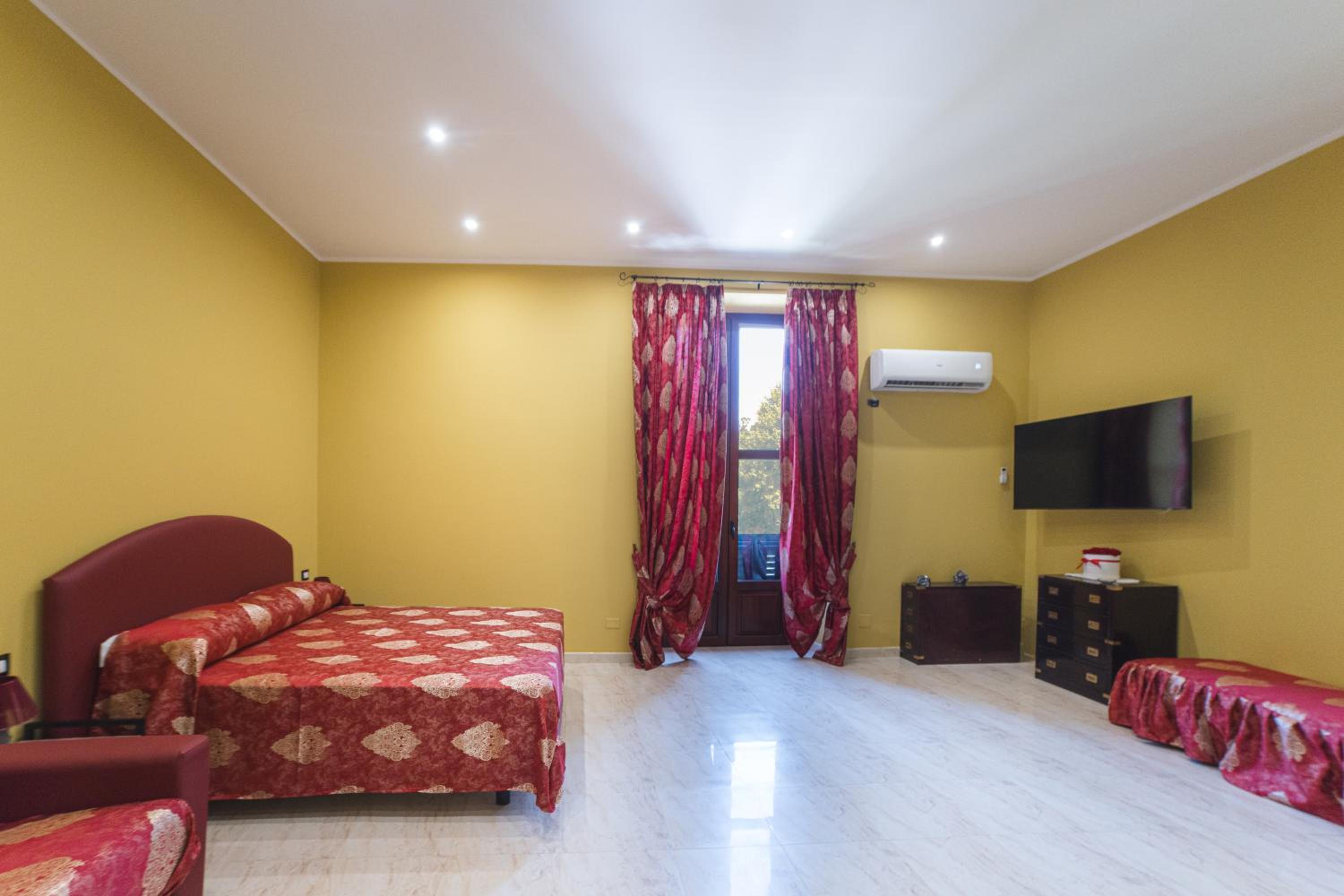 Foria 242 Rooms