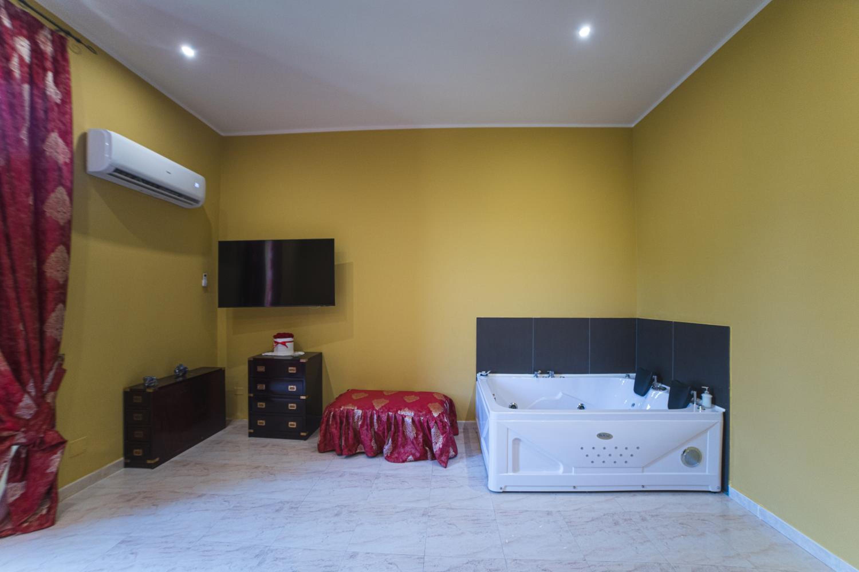 Foria 242 Rooms