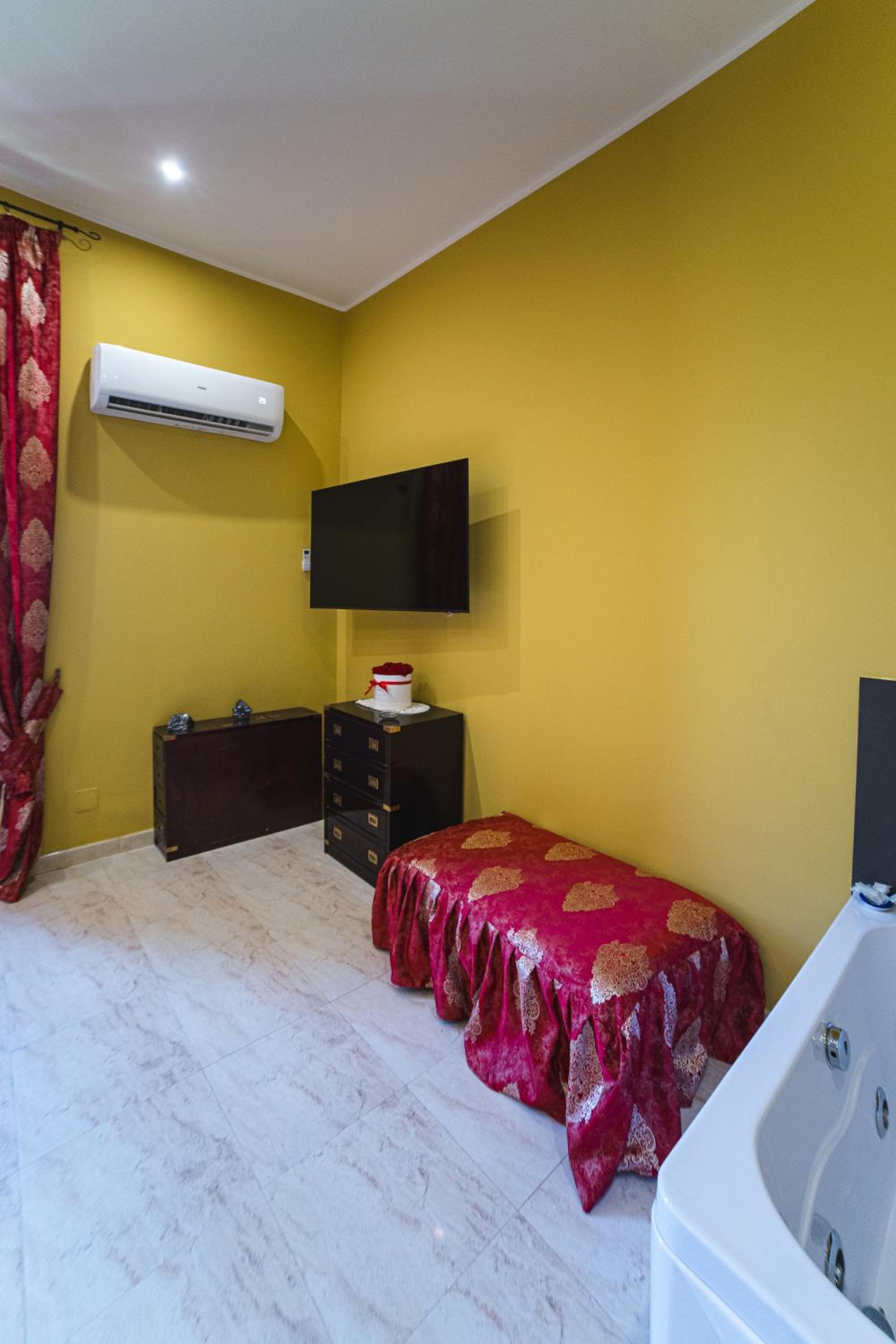Foria 242 Rooms