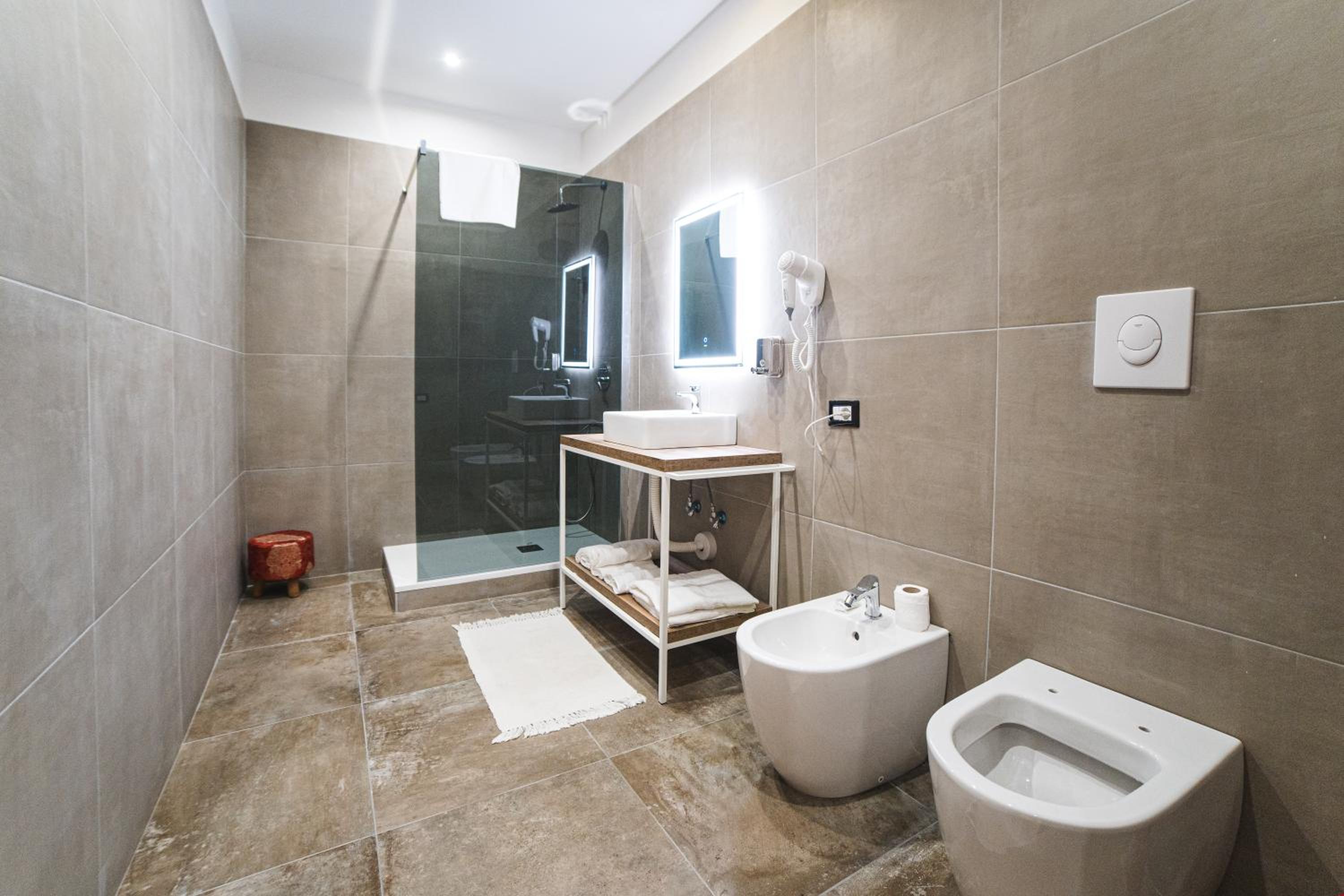 Foria 242 Rooms