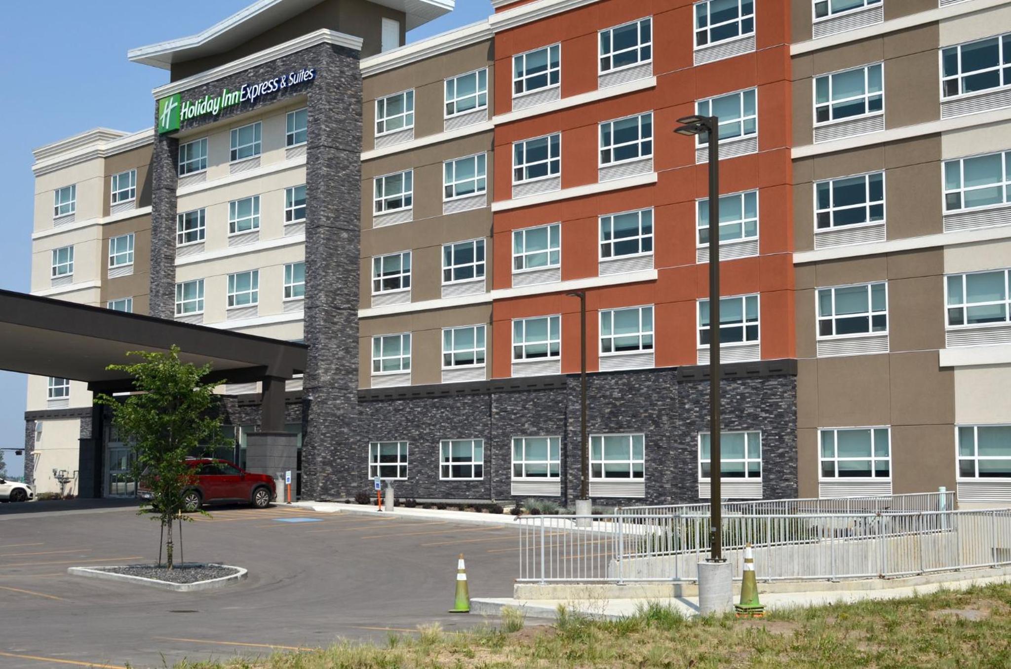 Hotel Holiday Inn Express & Suites - Edmonton SW – Windermere, an IHG Hotel - Image 1