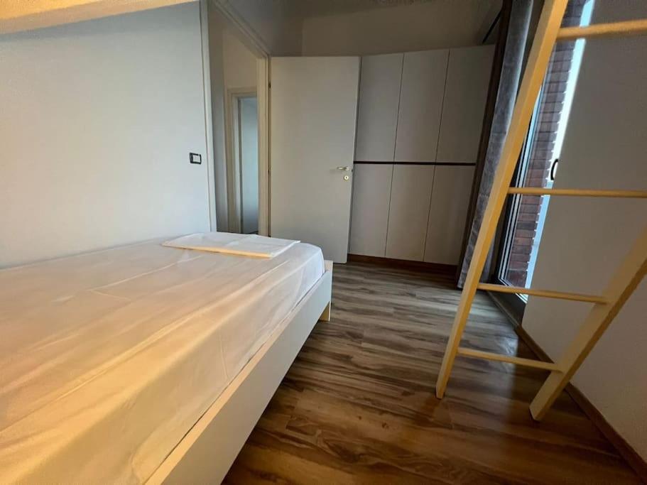 Thyamis Apartment