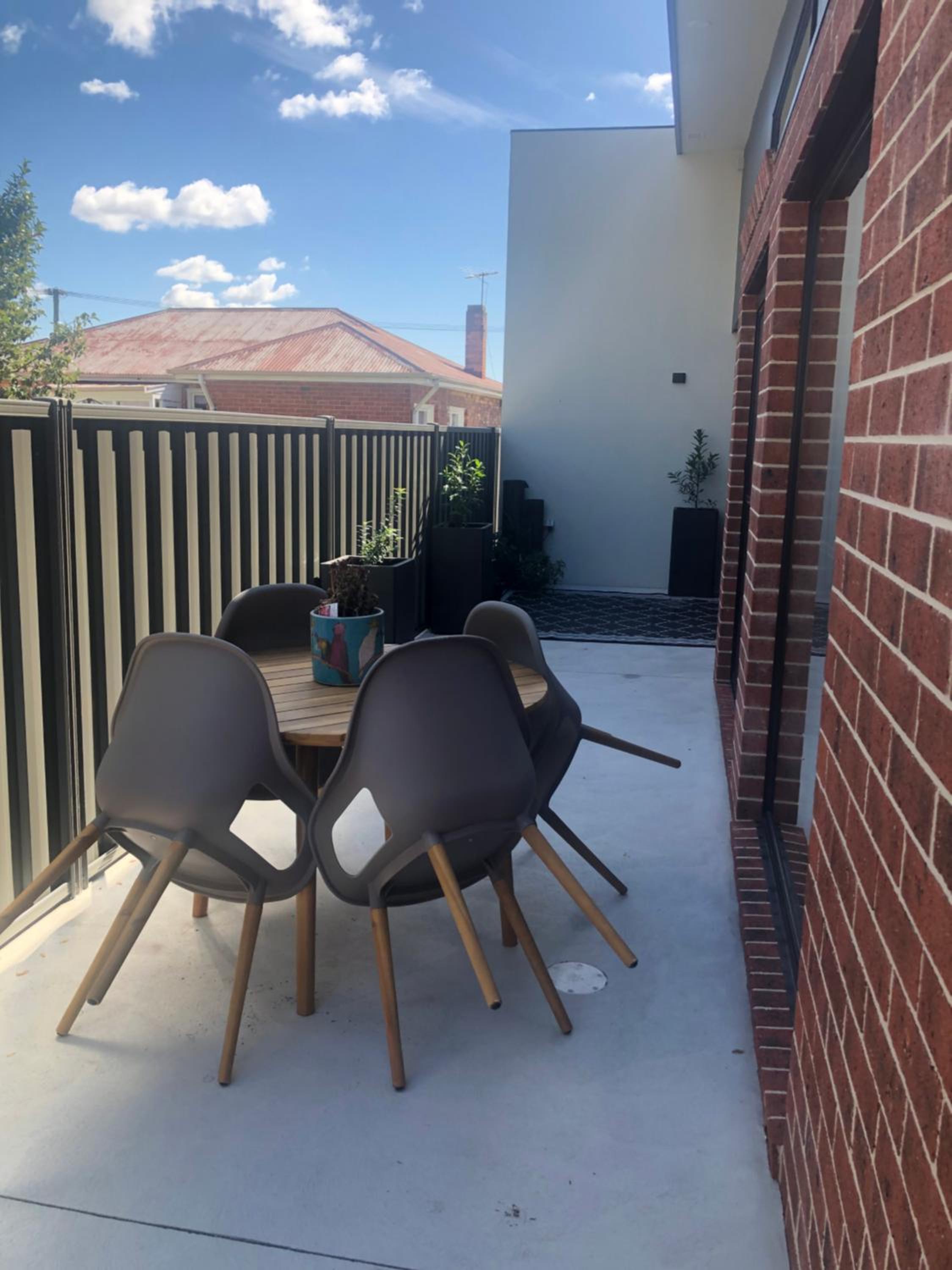 Superior & Luxe 2BR Apartment Villas Al Fresco Patio Free Parking & WIFI