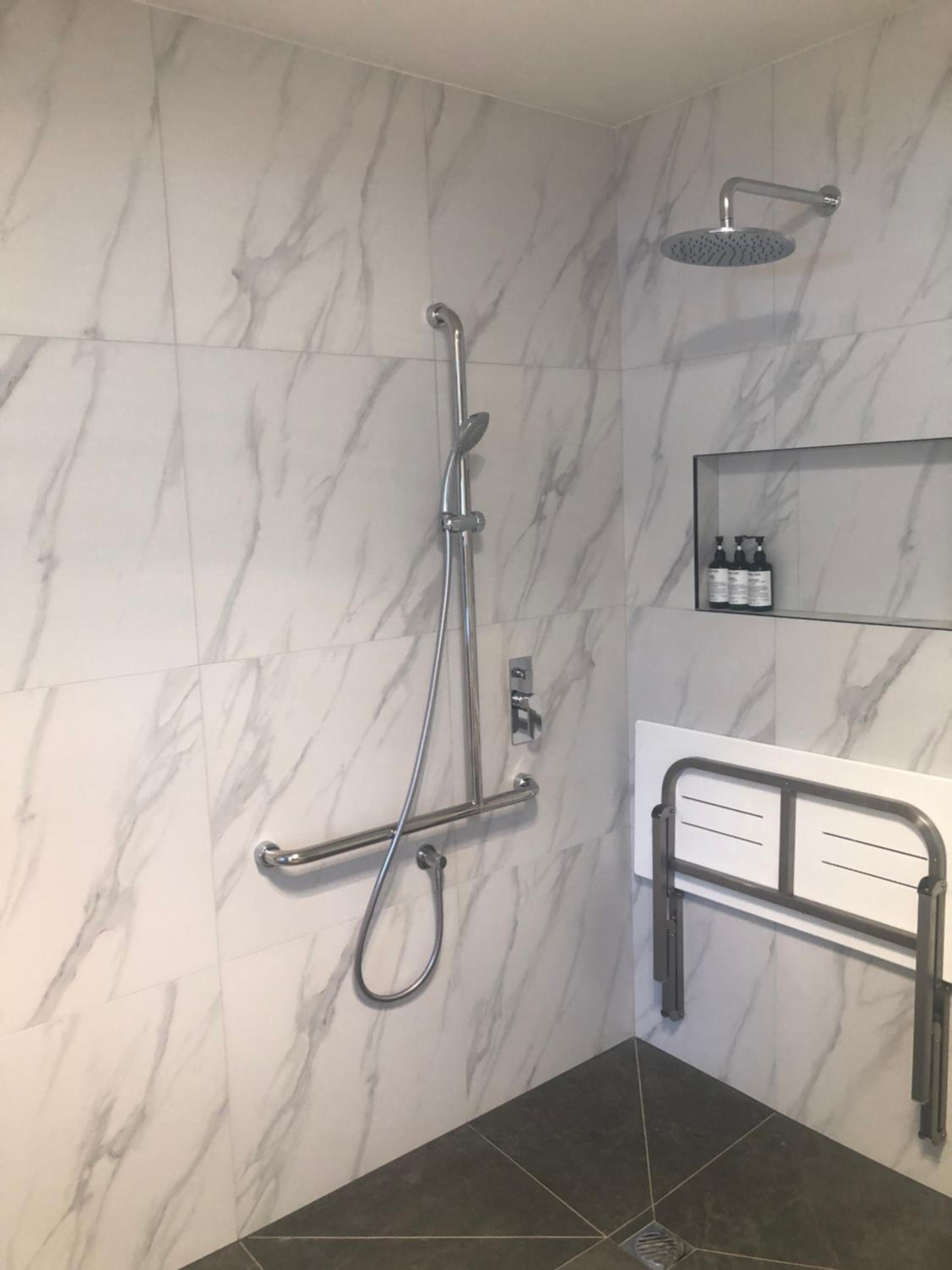 Superior & Luxe 2BR Apartment Villas Al Fresco Patio Free Parking & WIFI