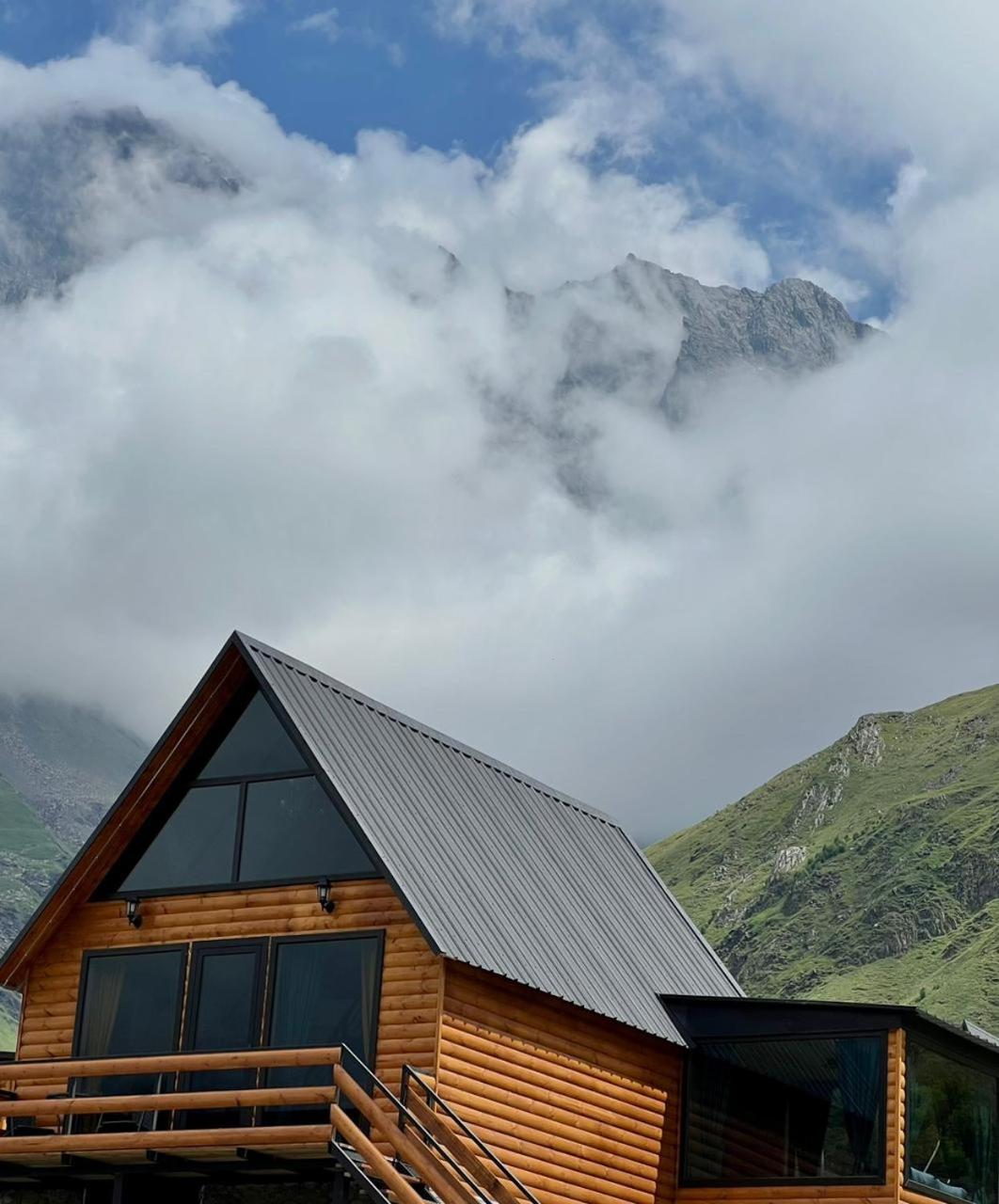 Kazbegi Inn Cottages