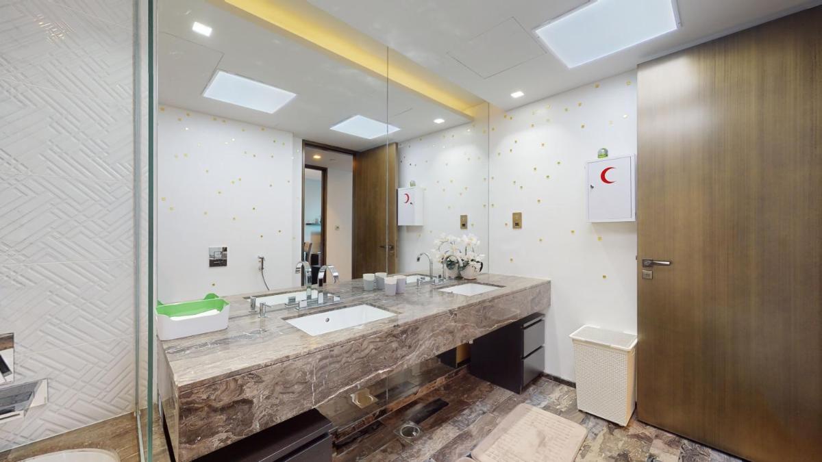 DH58 - High end 1BR, Palm views in Damac Heights tower