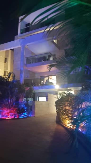 Garden and Pool at Royal Park Eilat view 4