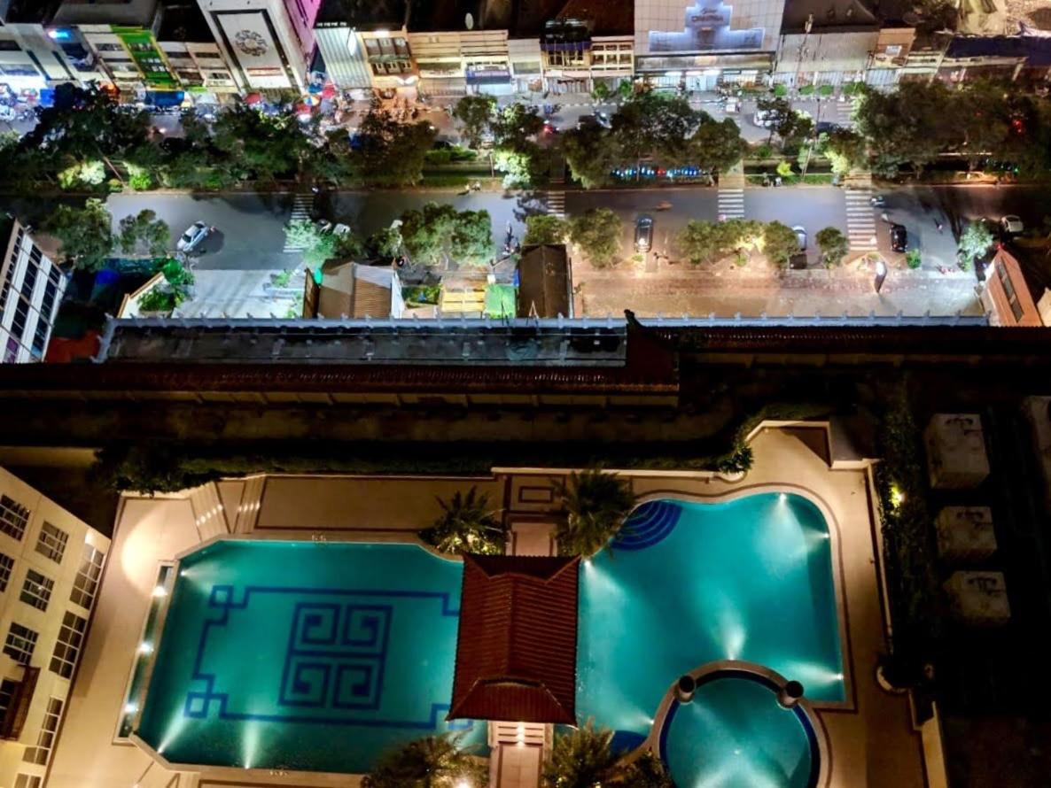 2BR Lucky Tower Residence Jakarta Old Town Top Floor Condo view 5